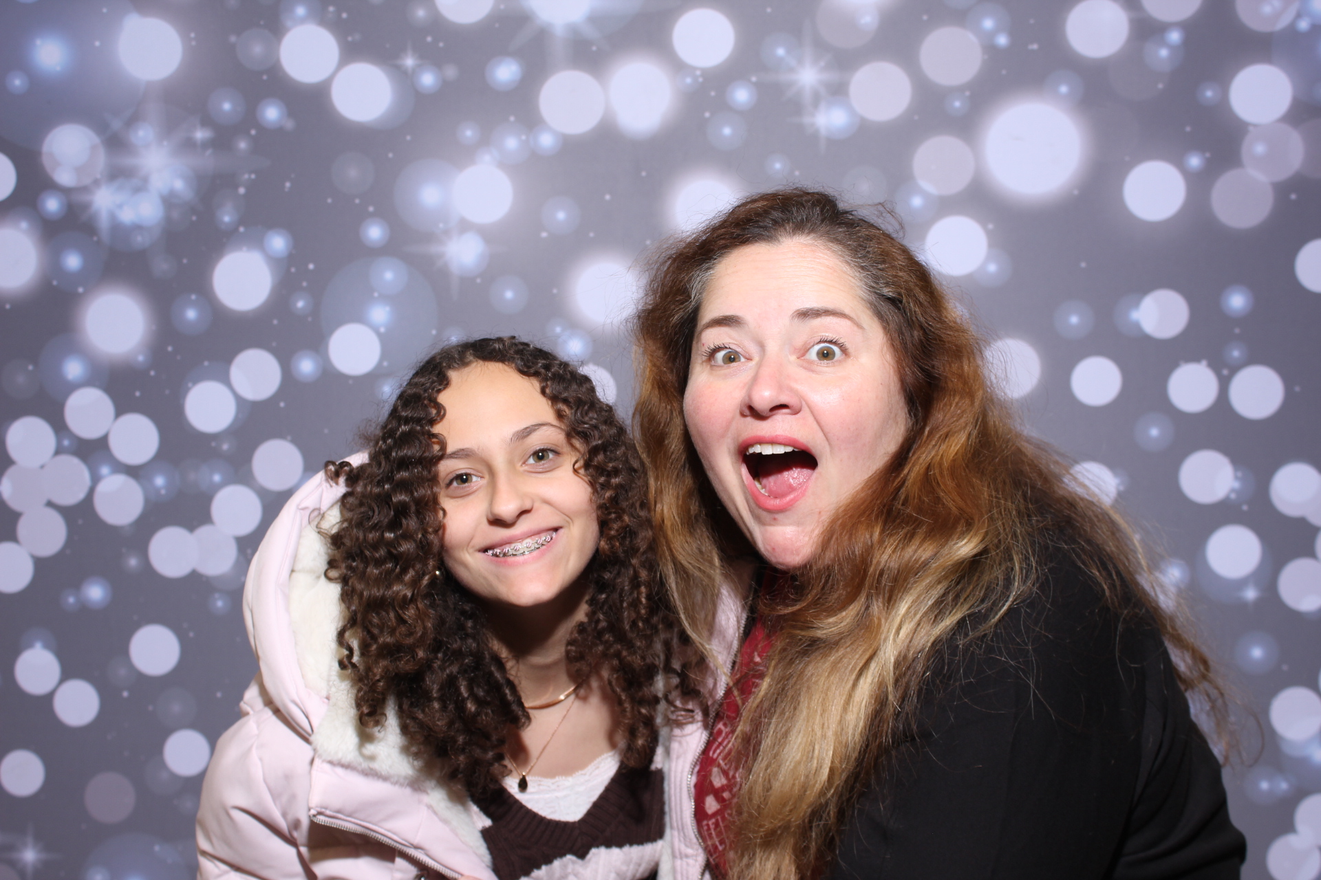 Jingle Fest 2025 | View more photos from the event at gallery.photoboothcincy.com/u/PhotoBoothCincy/Jingle-Fest-2025