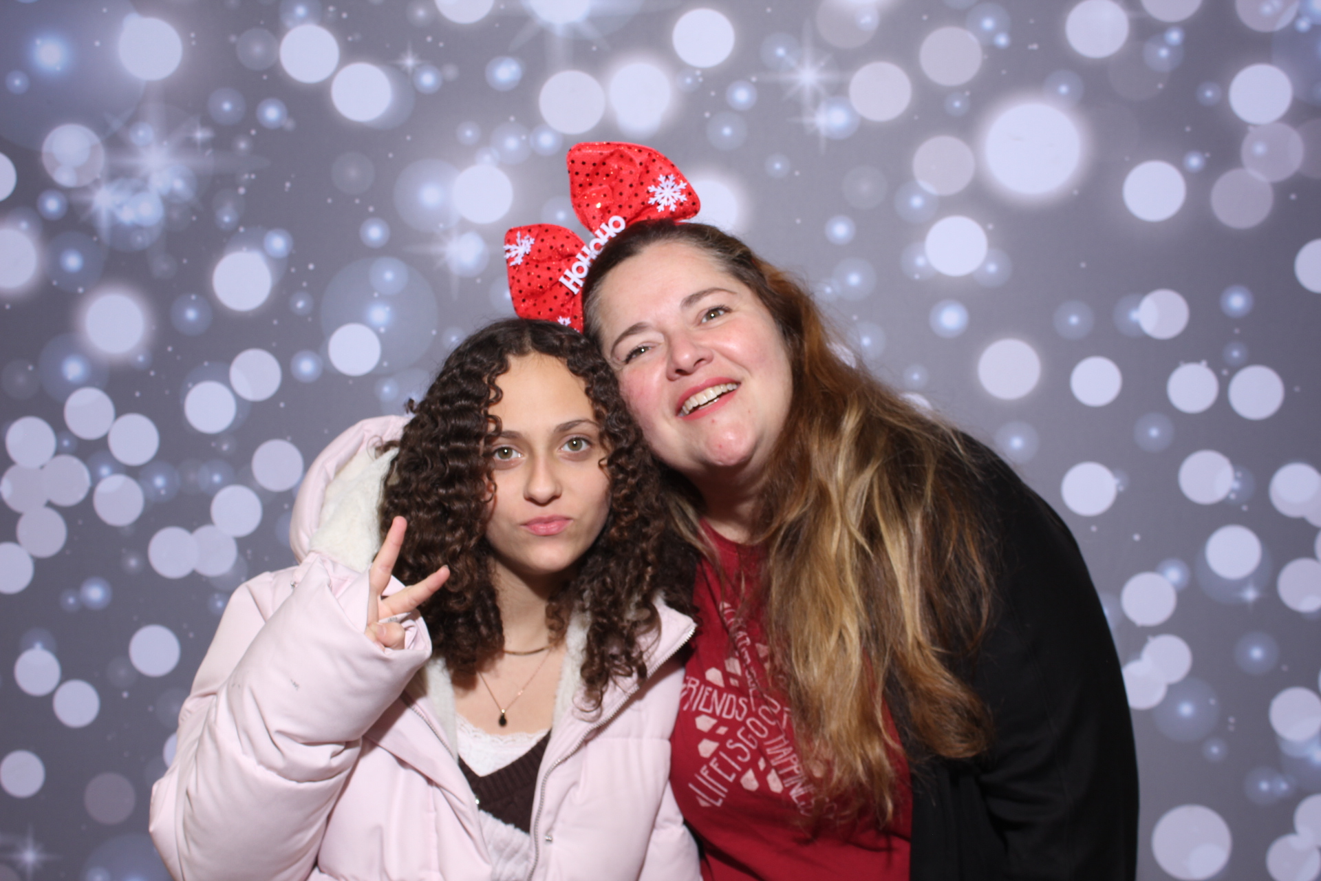 Jingle Fest 2025 | View more photos from the event at gallery.photoboothcincy.com/u/PhotoBoothCincy/Jingle-Fest-2025