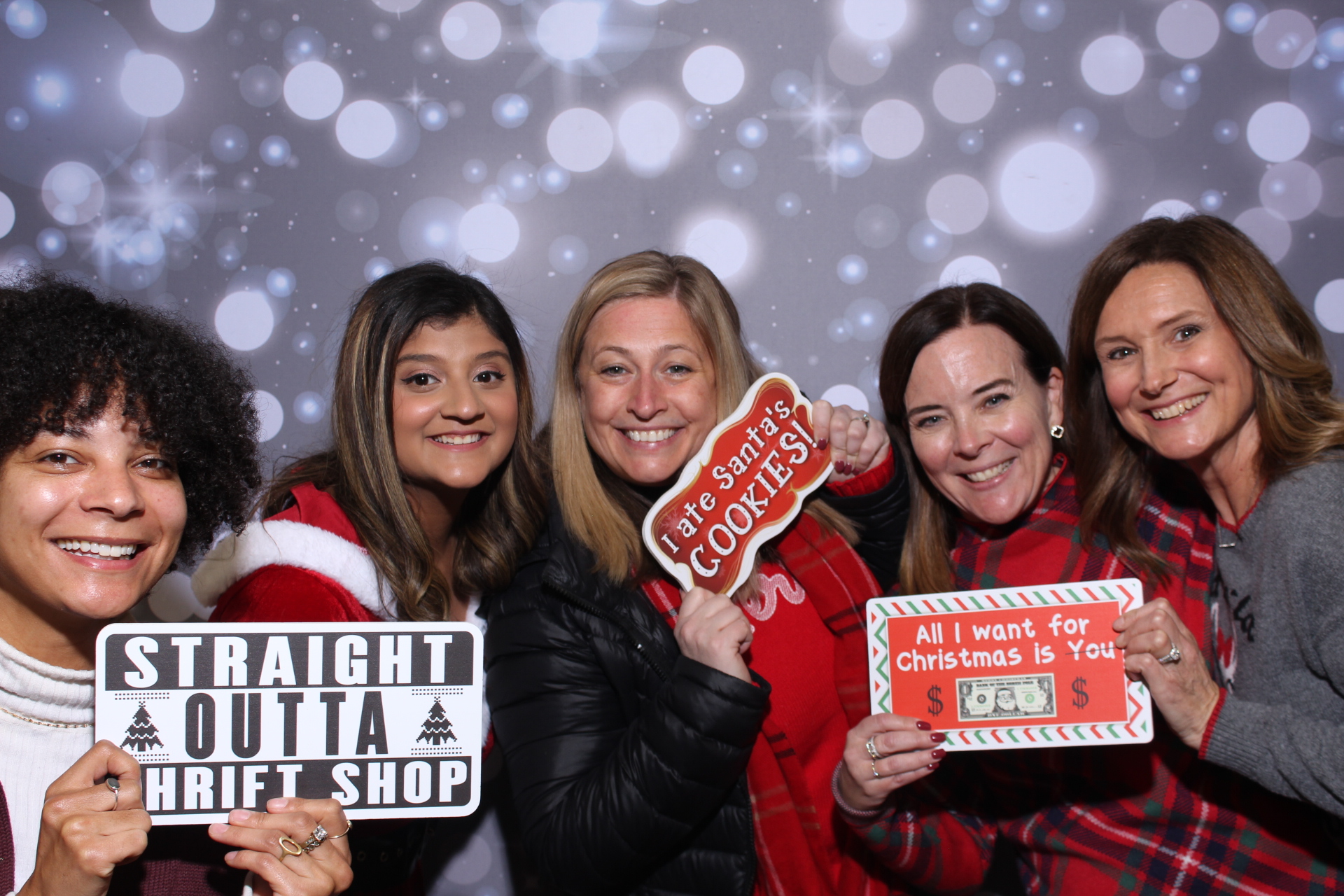 Jingle Fest 2025 | View more photos from the event at gallery.photoboothcincy.com/u/PhotoBoothCincy/Jingle-Fest-2025