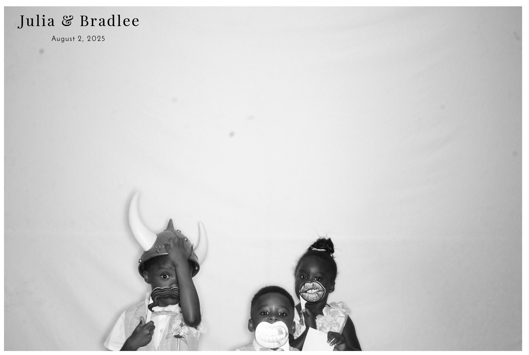 Julia & Bradlee | View more photos from the event at gallery.photoboothcincy.com/u/PhotoBoothCincy/Julia-Bradlee