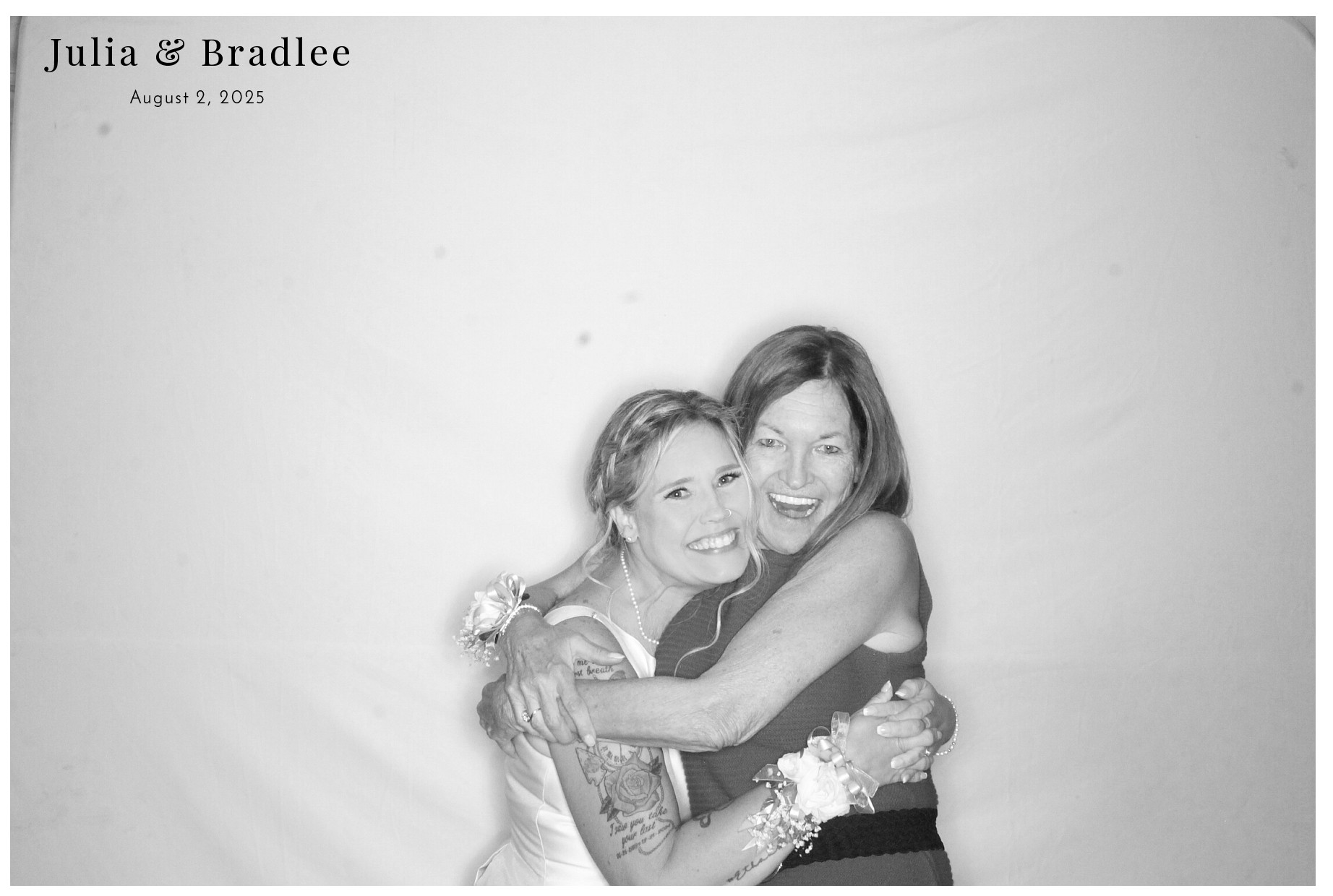 Julia & Bradlee | View more photos from the event at gallery.photoboothcincy.com/u/PhotoBoothCincy/Julia-Bradlee