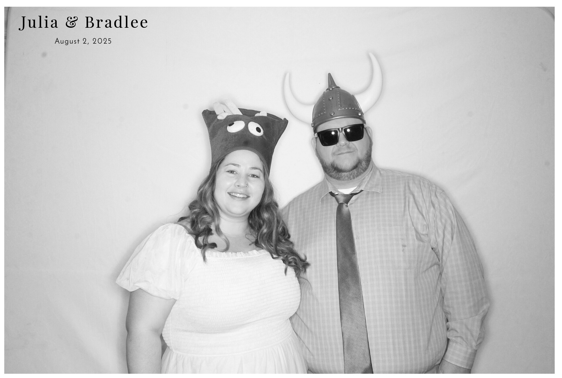 Julia & Bradlee | View more photos from the event at gallery.photoboothcincy.com/u/PhotoBoothCincy/Julia-Bradlee
