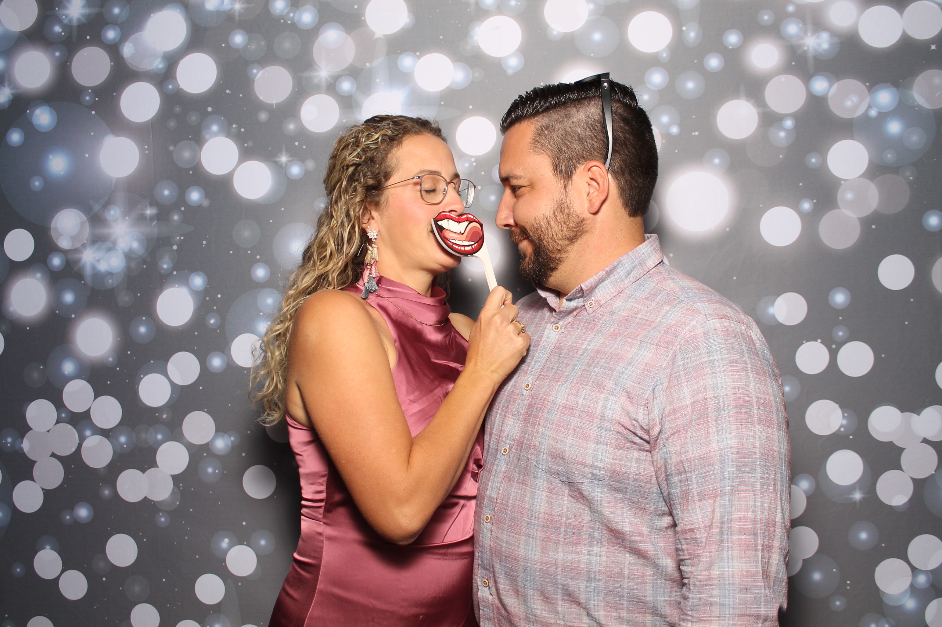 Julia & Jacob | View more photos from the event at gallery.photoboothcincy.com/u/PhotoBoothCincy/Julia-Jacob