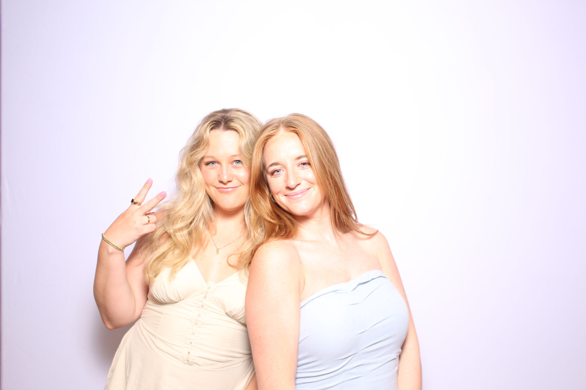 Julie & Hank | View more photos from the event at gallery.photoboothcincy.com/u/PhotoBoothCincy/Julie-Hank