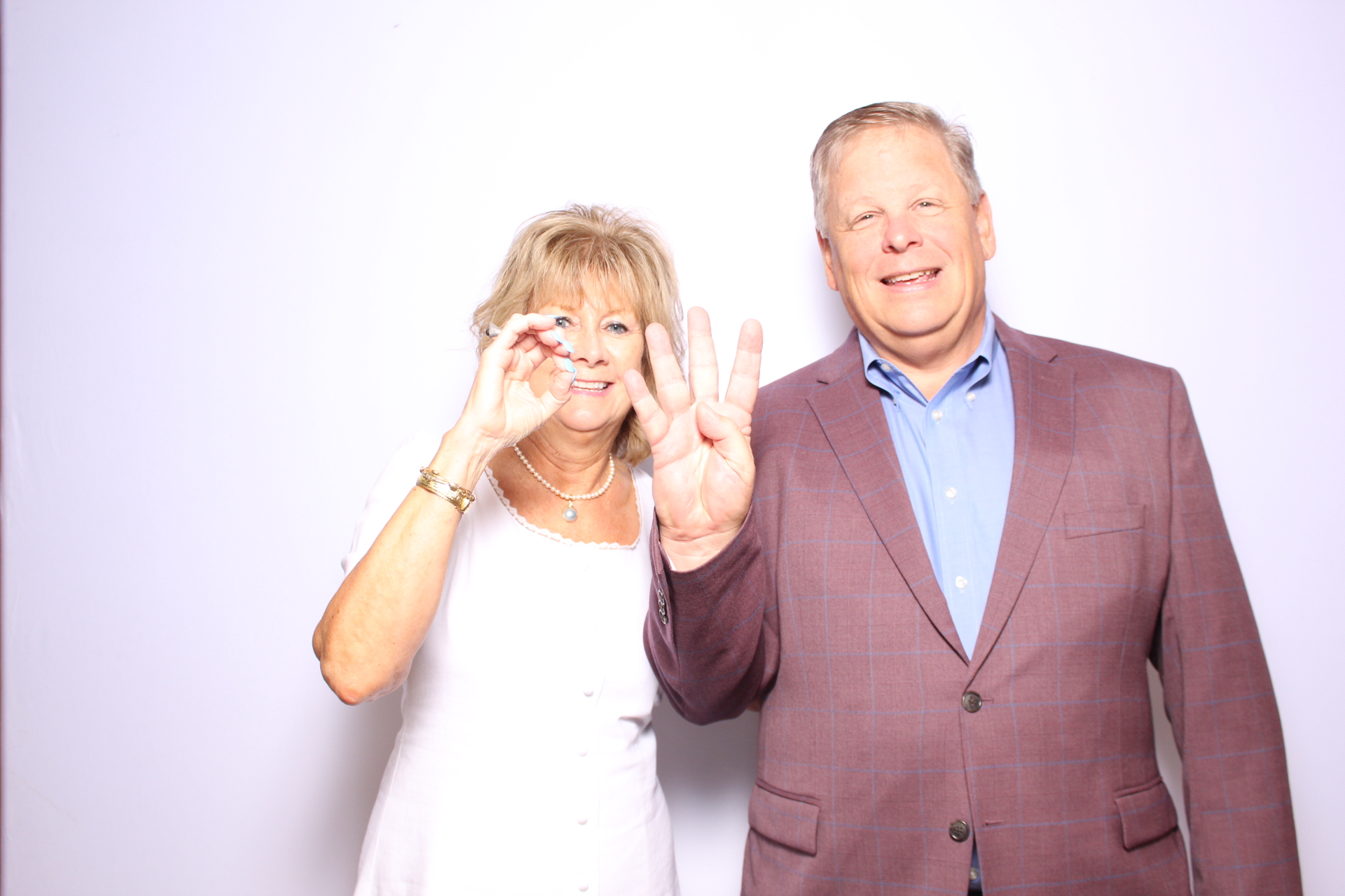 Julie & Hank | View more photos from the event at gallery.photoboothcincy.com/u/PhotoBoothCincy/Julie-Hank