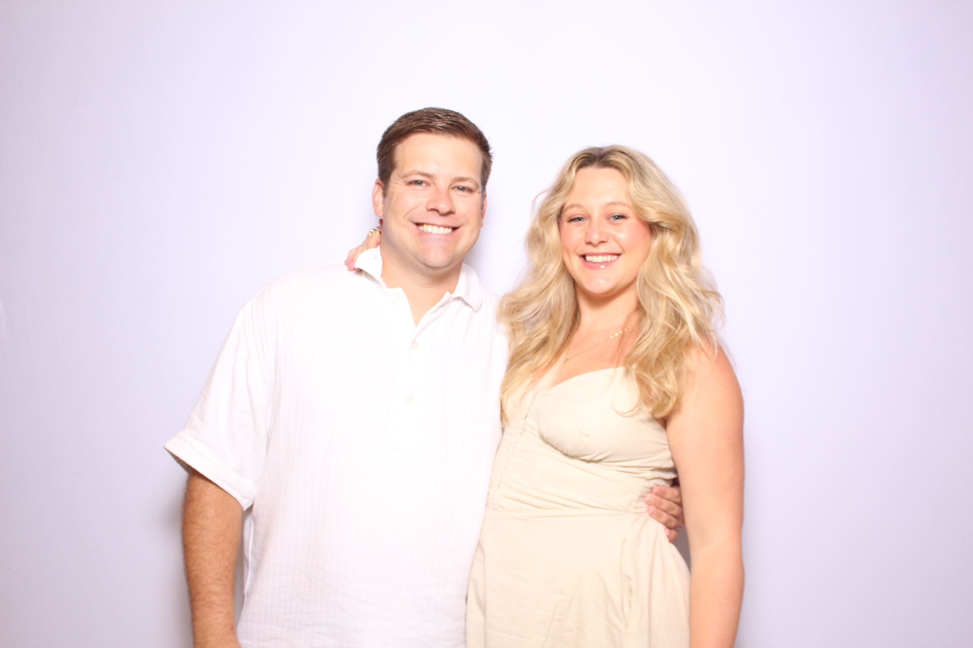 Julie & Hank | View more photos from the event at gallery.photoboothcincy.com/u/PhotoBoothCincy/Julie-Hank