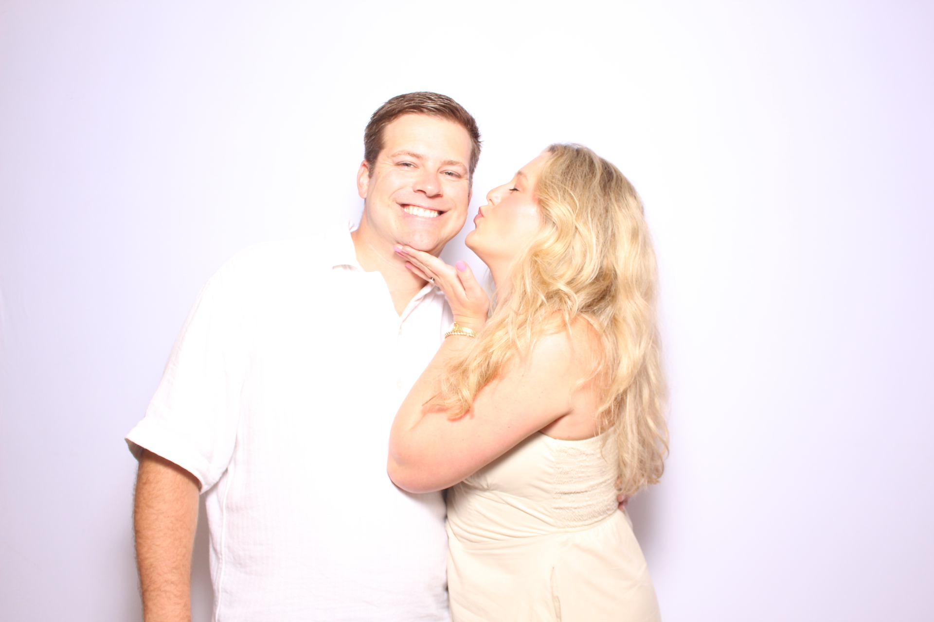 Julie & Hank | View more photos from the event at gallery.photoboothcincy.com/u/PhotoBoothCincy/Julie-Hank