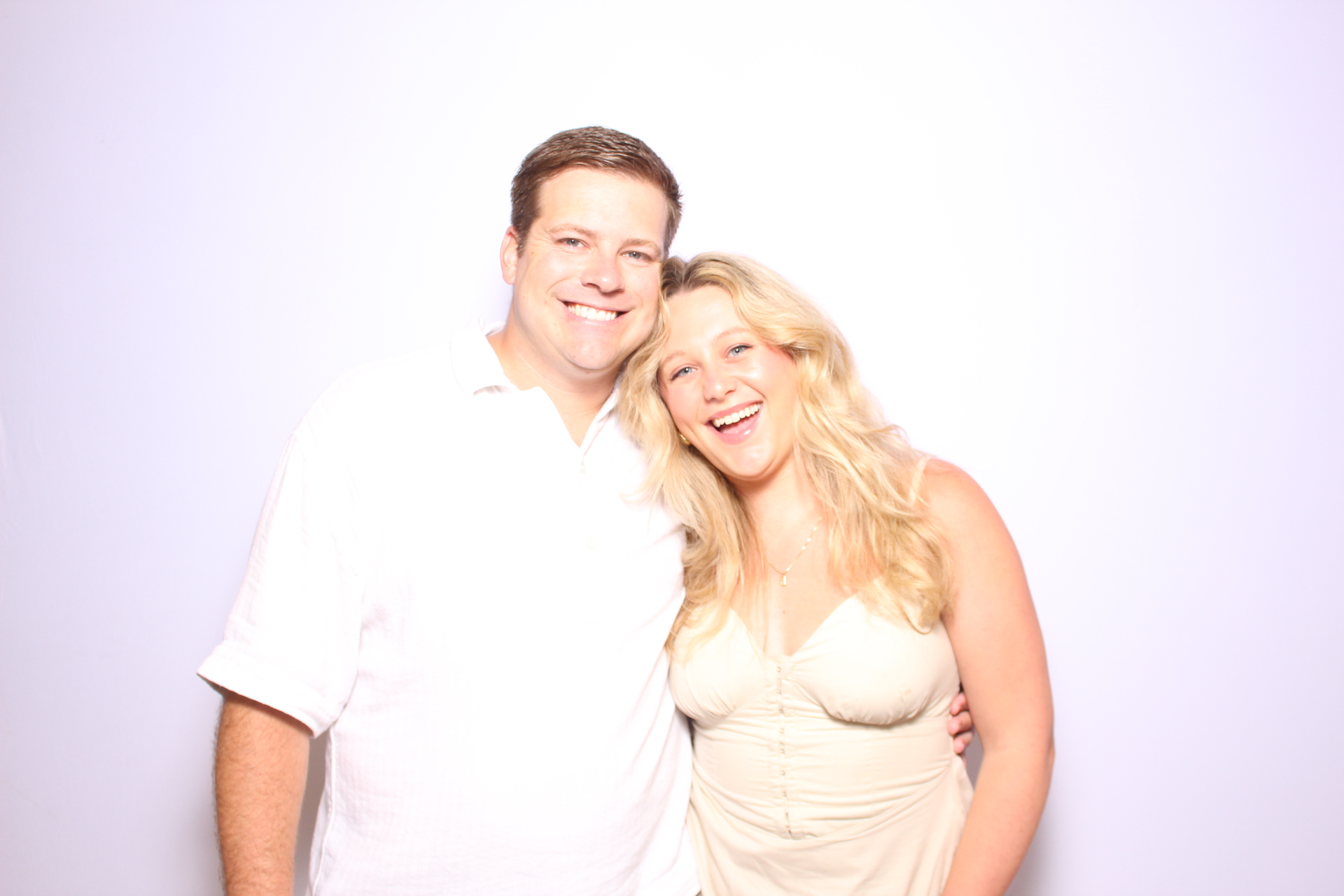 Julie & Hank | View more photos from the event at gallery.photoboothcincy.com/u/PhotoBoothCincy/Julie-Hank