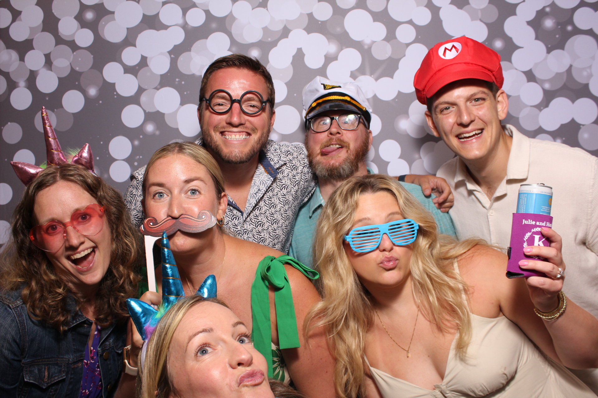 Julie & Hank | View more photos from the event at gallery.photoboothcincy.com/u/PhotoBoothCincy/Julie-Hank