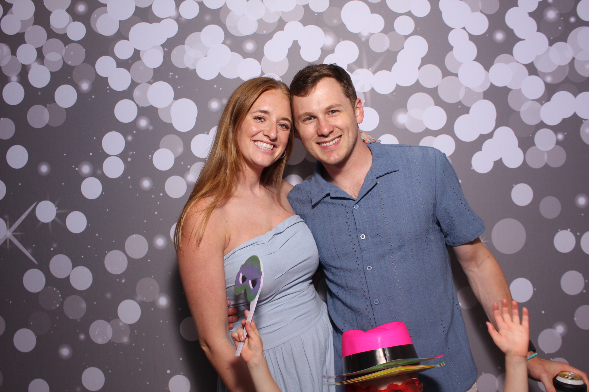 Julie & Hank | View more photos from the event at gallery.photoboothcincy.com/u/PhotoBoothCincy/Julie-Hank