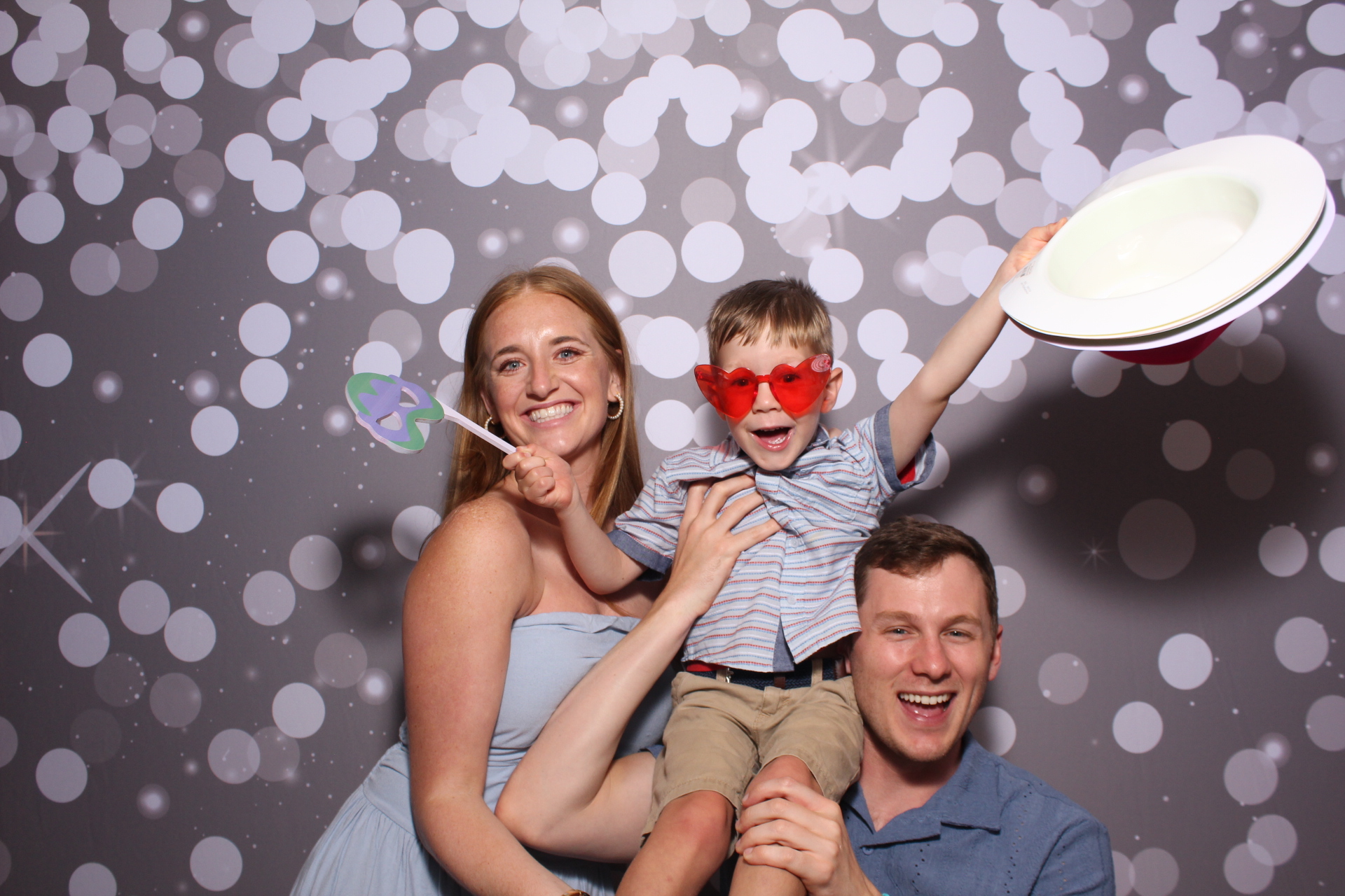 Julie & Hank | View more photos from the event at gallery.photoboothcincy.com/u/PhotoBoothCincy/Julie-Hank