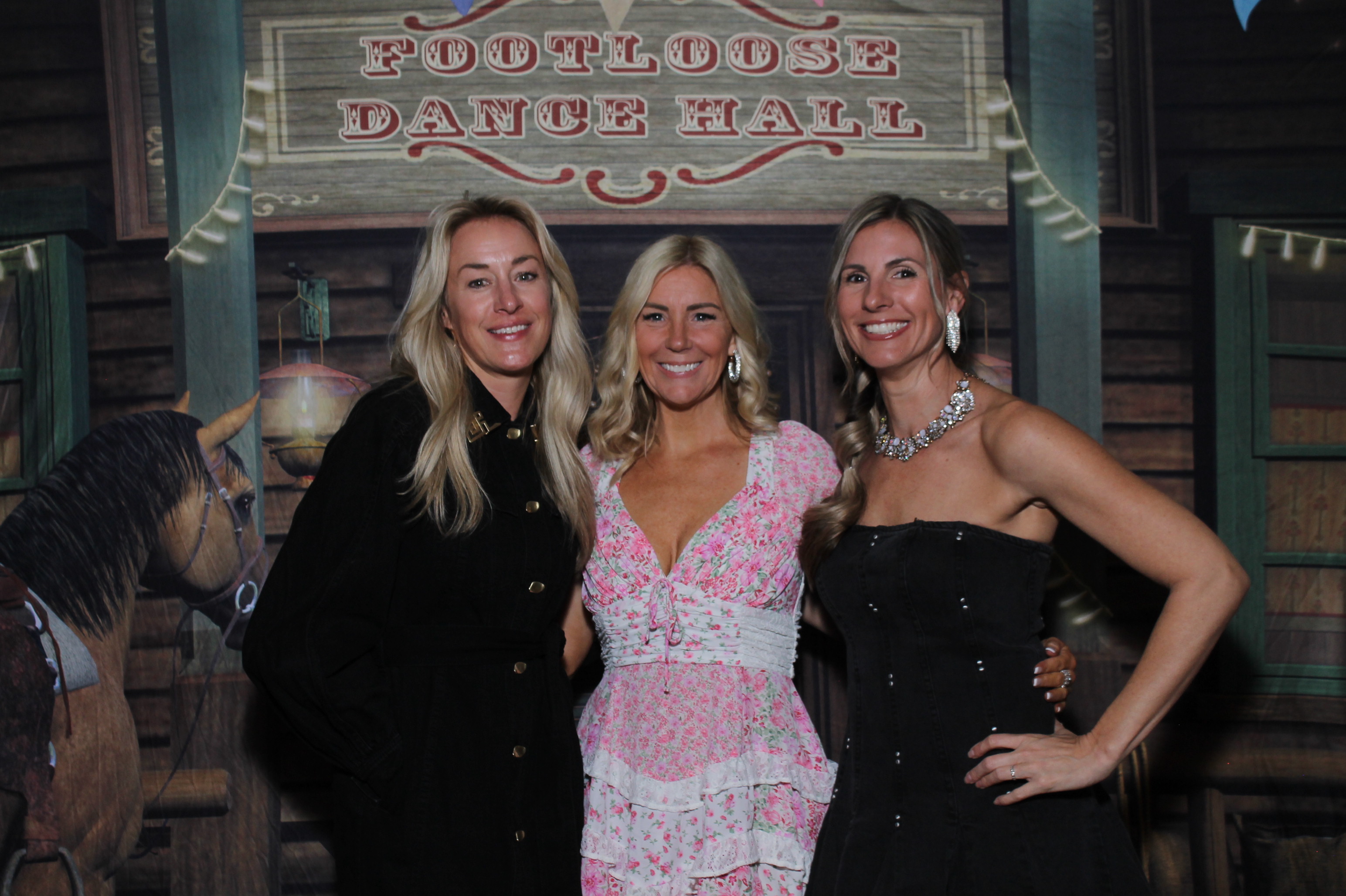JuneFest Gala  | View more photos from the event at gallery.photoboothcincy.com/u/PhotoBoothCincy/JuneFest-Gala