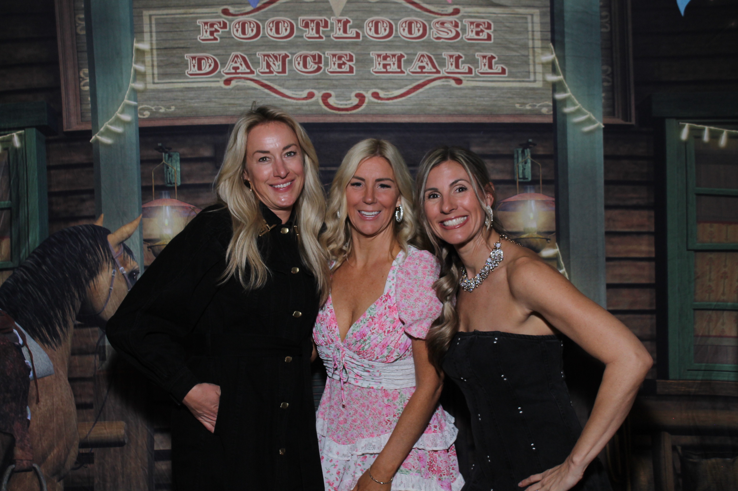 JuneFest Gala  | View more photos from the event at gallery.photoboothcincy.com/u/PhotoBoothCincy/JuneFest-Gala
