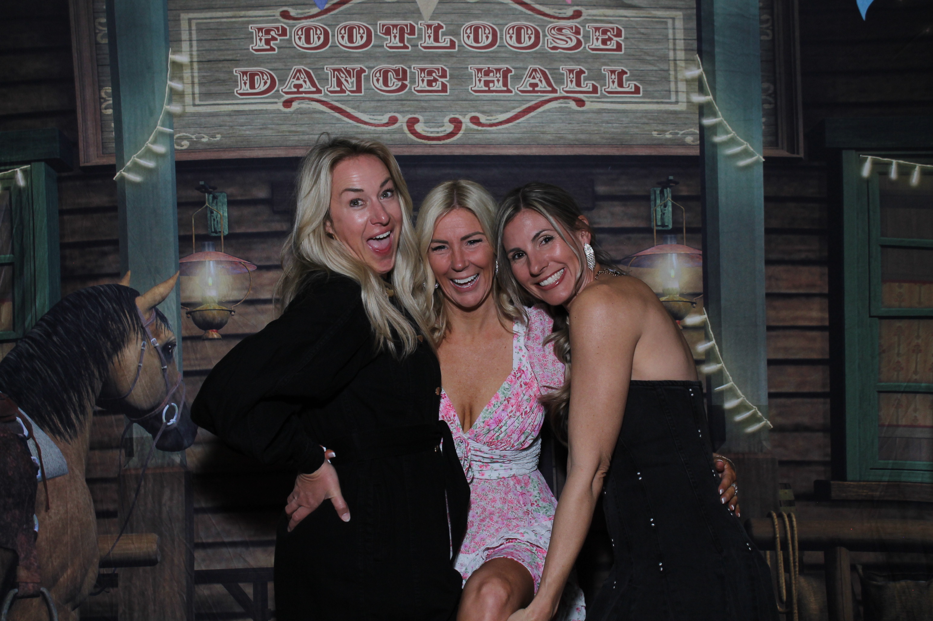 JuneFest Gala  | View more photos from the event at gallery.photoboothcincy.com/u/PhotoBoothCincy/JuneFest-Gala