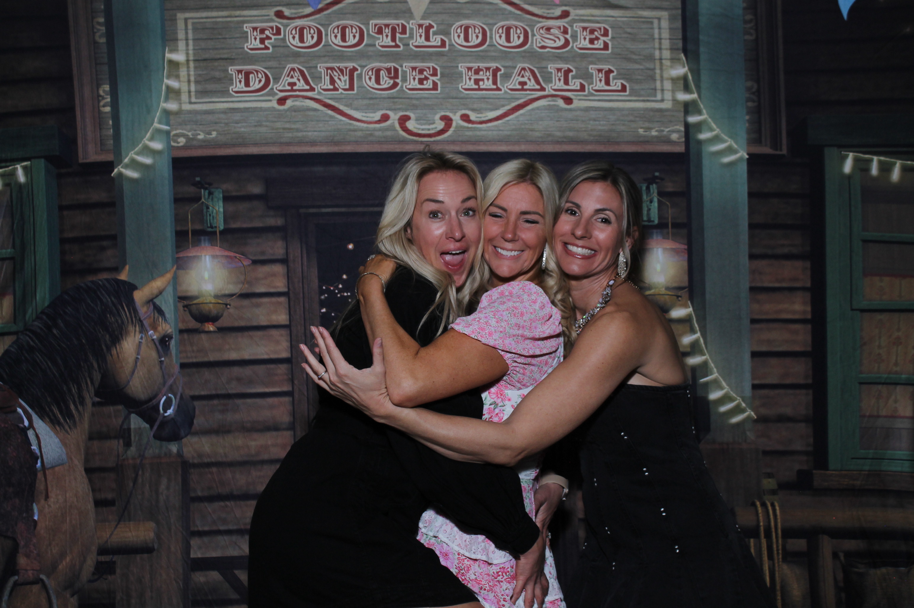JuneFest Gala  | View more photos from the event at gallery.photoboothcincy.com/u/PhotoBoothCincy/JuneFest-Gala