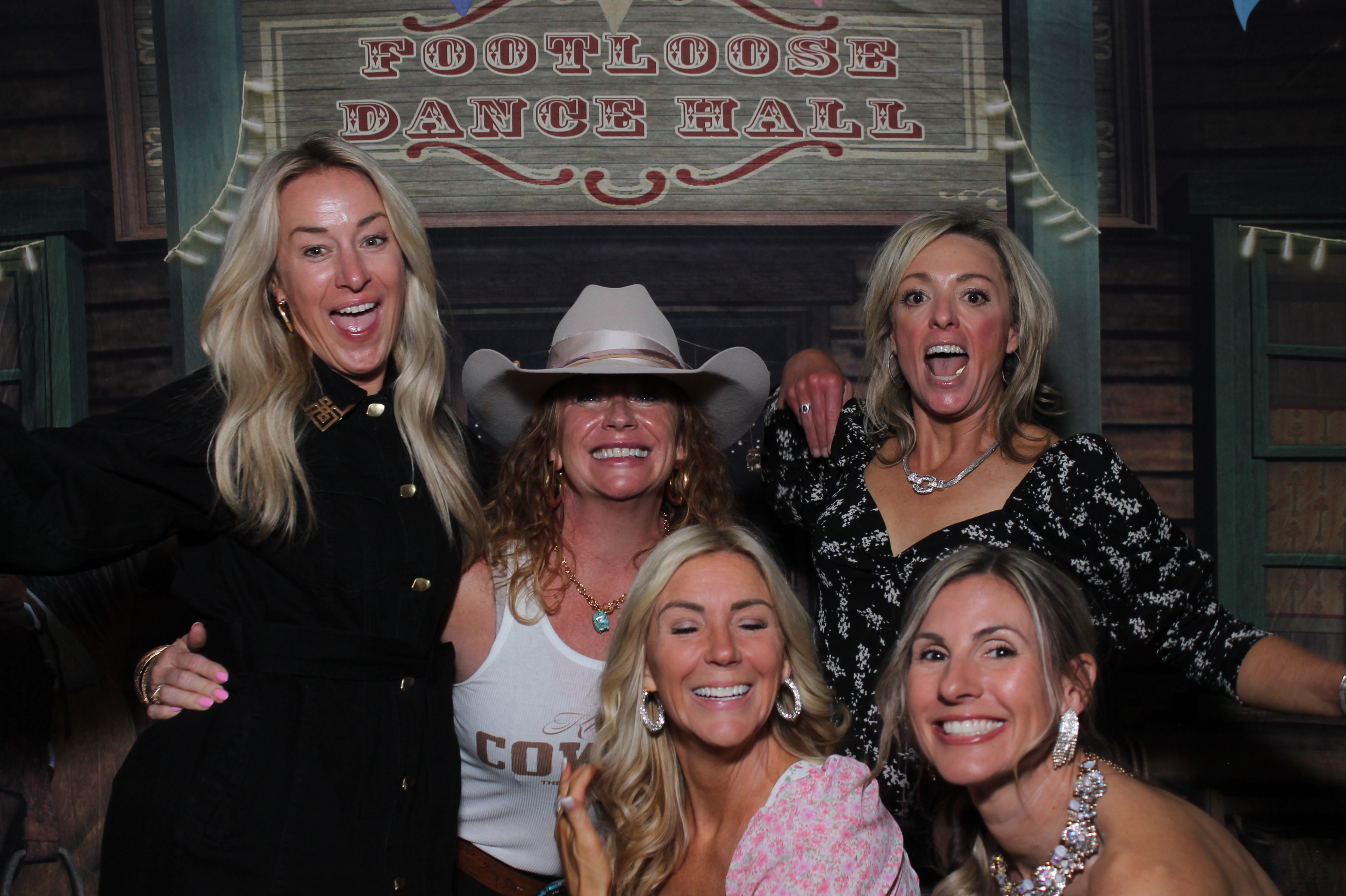 JuneFest Gala  | View more photos from the event at gallery.photoboothcincy.com/u/PhotoBoothCincy/JuneFest-Gala