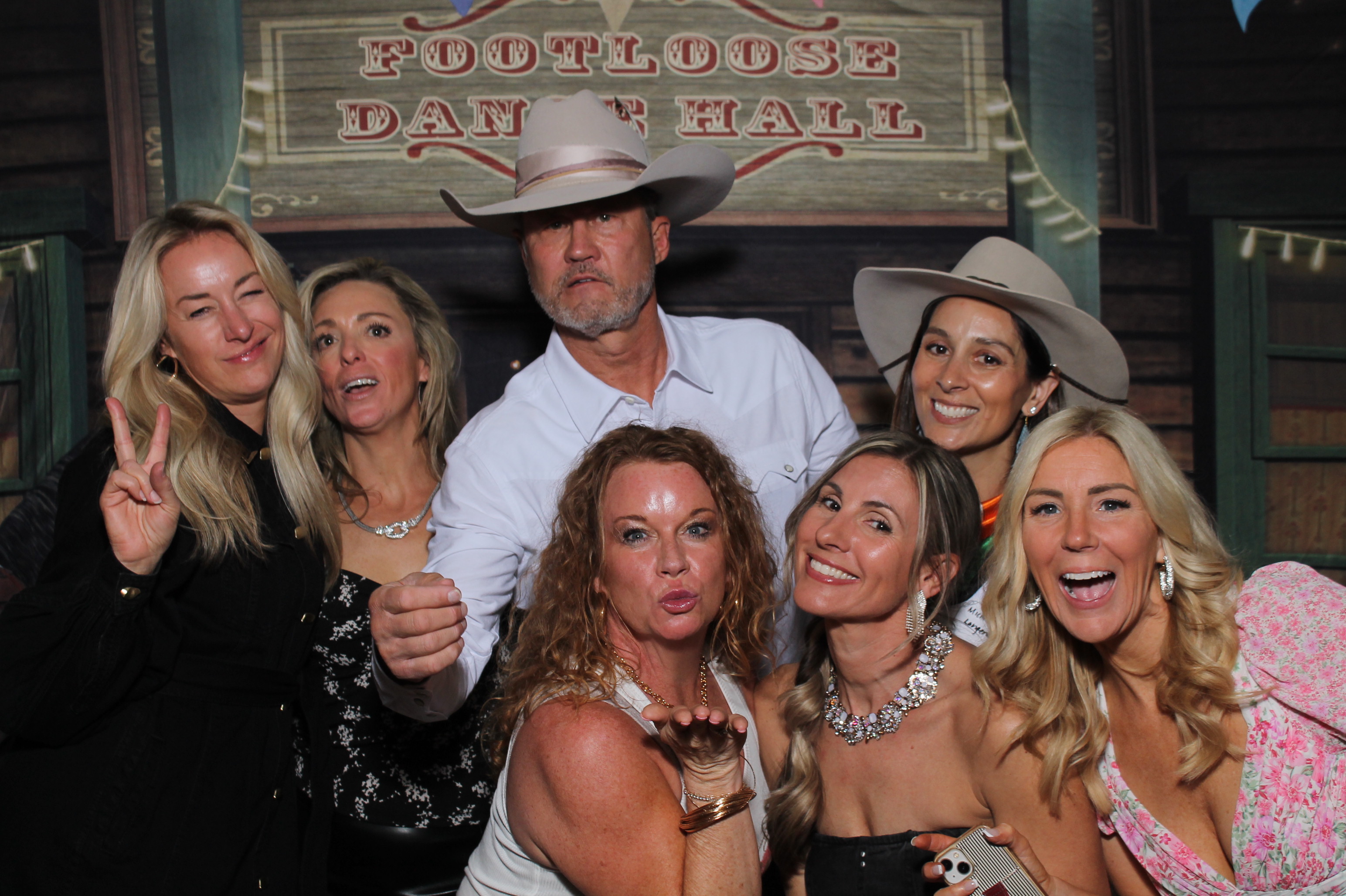 JuneFest Gala  | View more photos from the event at gallery.photoboothcincy.com/u/PhotoBoothCincy/JuneFest-Gala