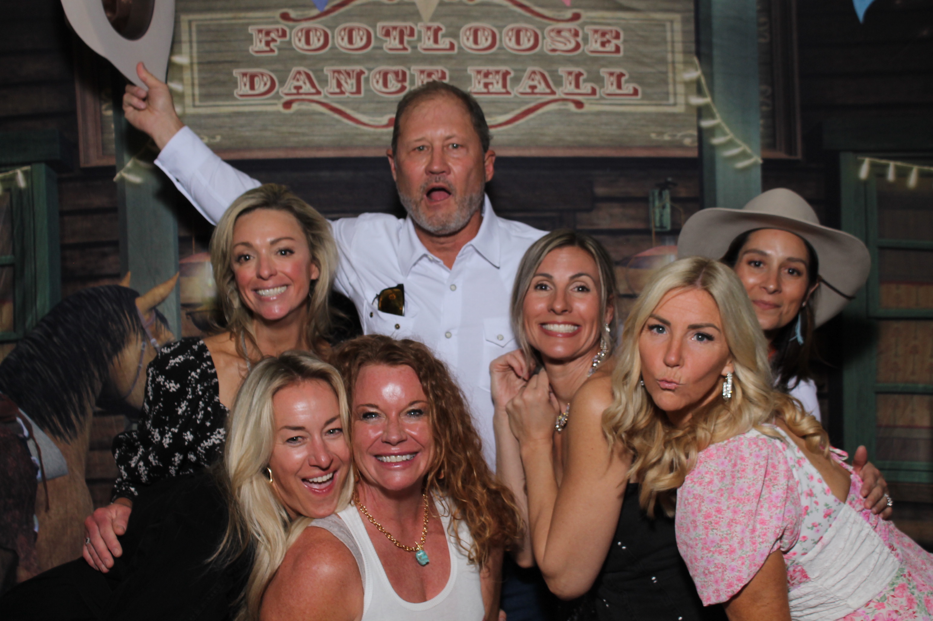 JuneFest Gala  | View more photos from the event at gallery.photoboothcincy.com/u/PhotoBoothCincy/JuneFest-Gala