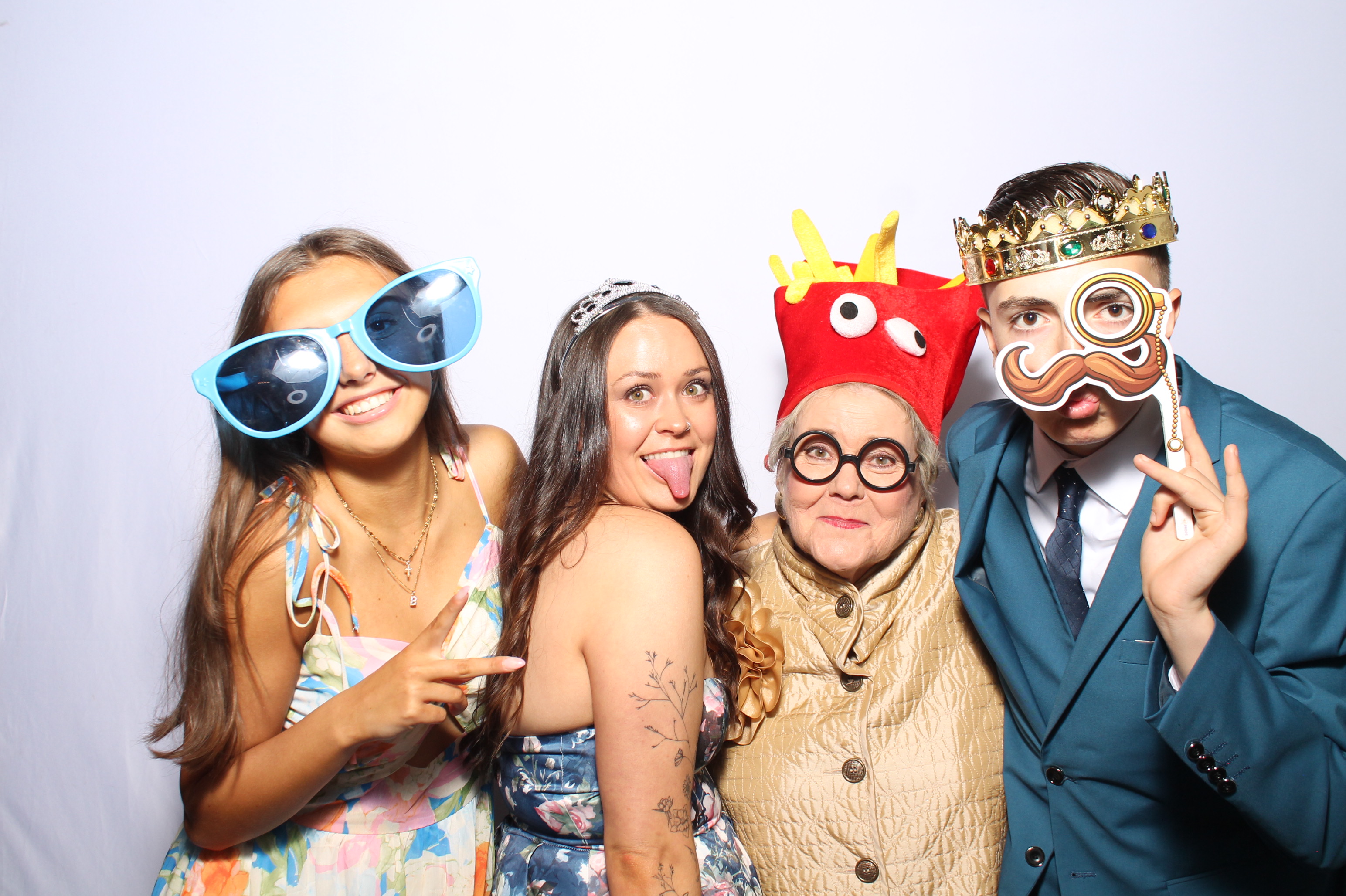 Kaiser Wedding | View more photos from the event at gallery.photoboothcincy.com/u/PhotoBoothCincy/Kaiser-Wedding