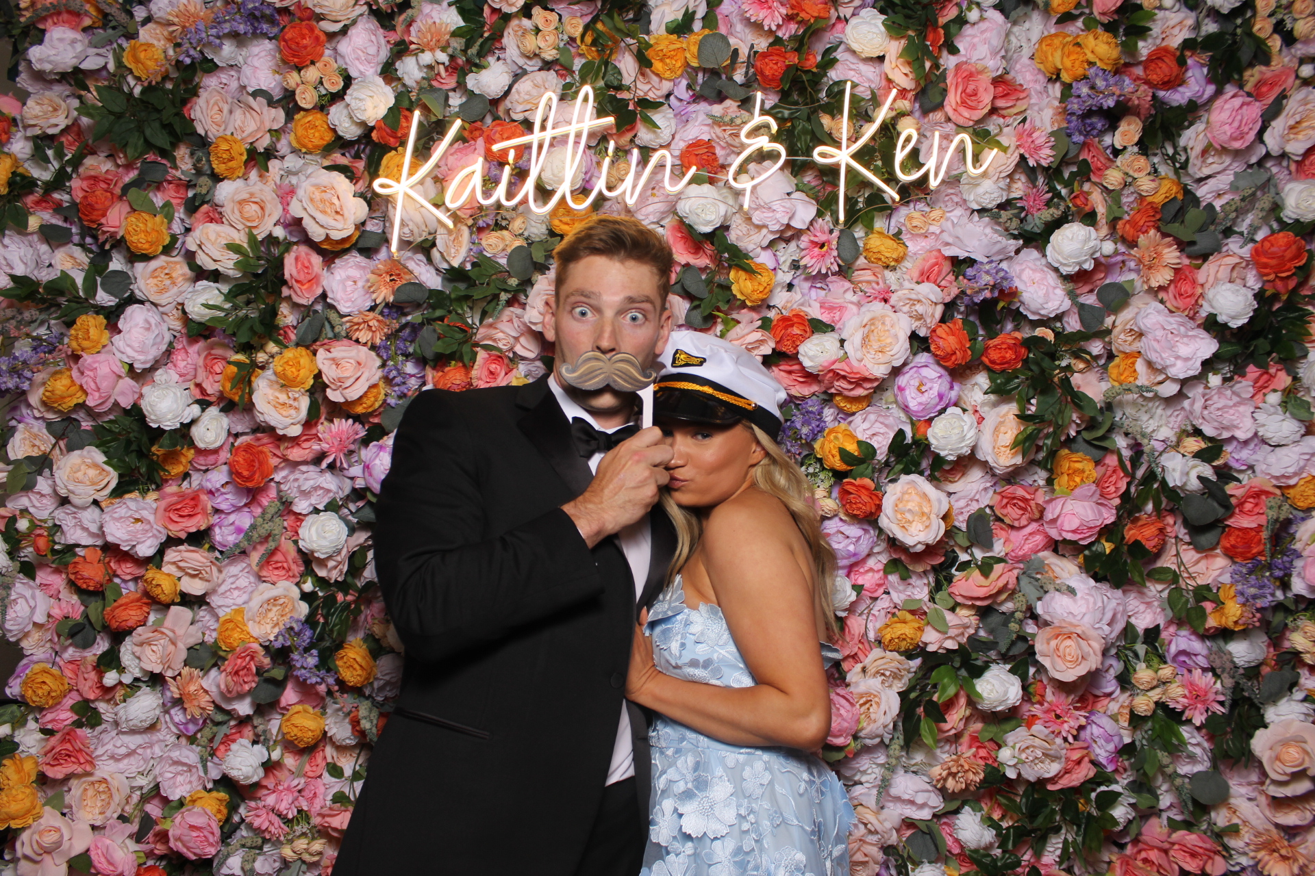 Kaitlin & Ken | View more photos from the event at gallery.photoboothcincy.com/u/PhotoBoothCincy/Kaitlin-Ken