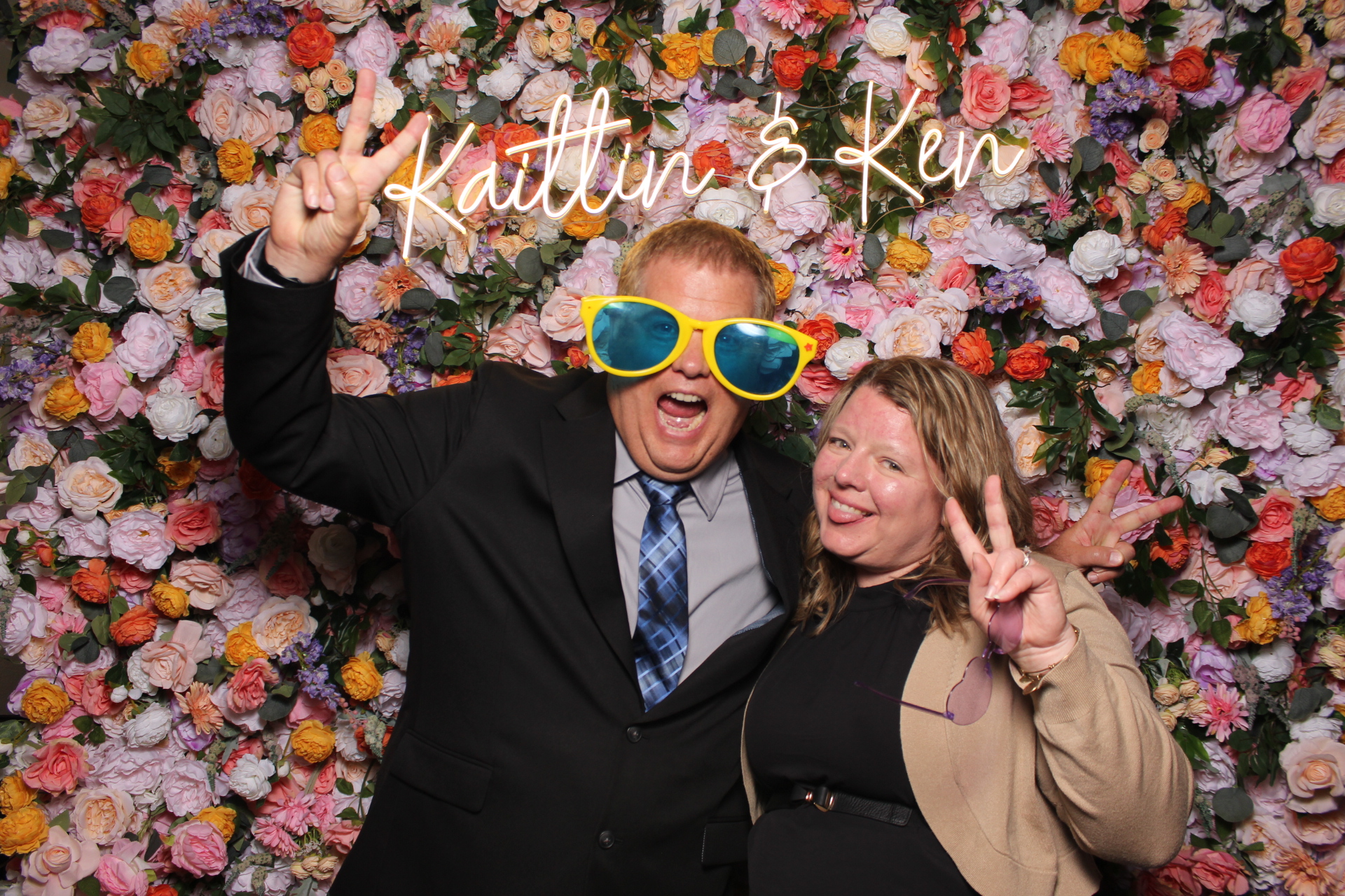 Kaitlin & Ken | View more photos from the event at gallery.photoboothcincy.com/u/PhotoBoothCincy/Kaitlin-Ken