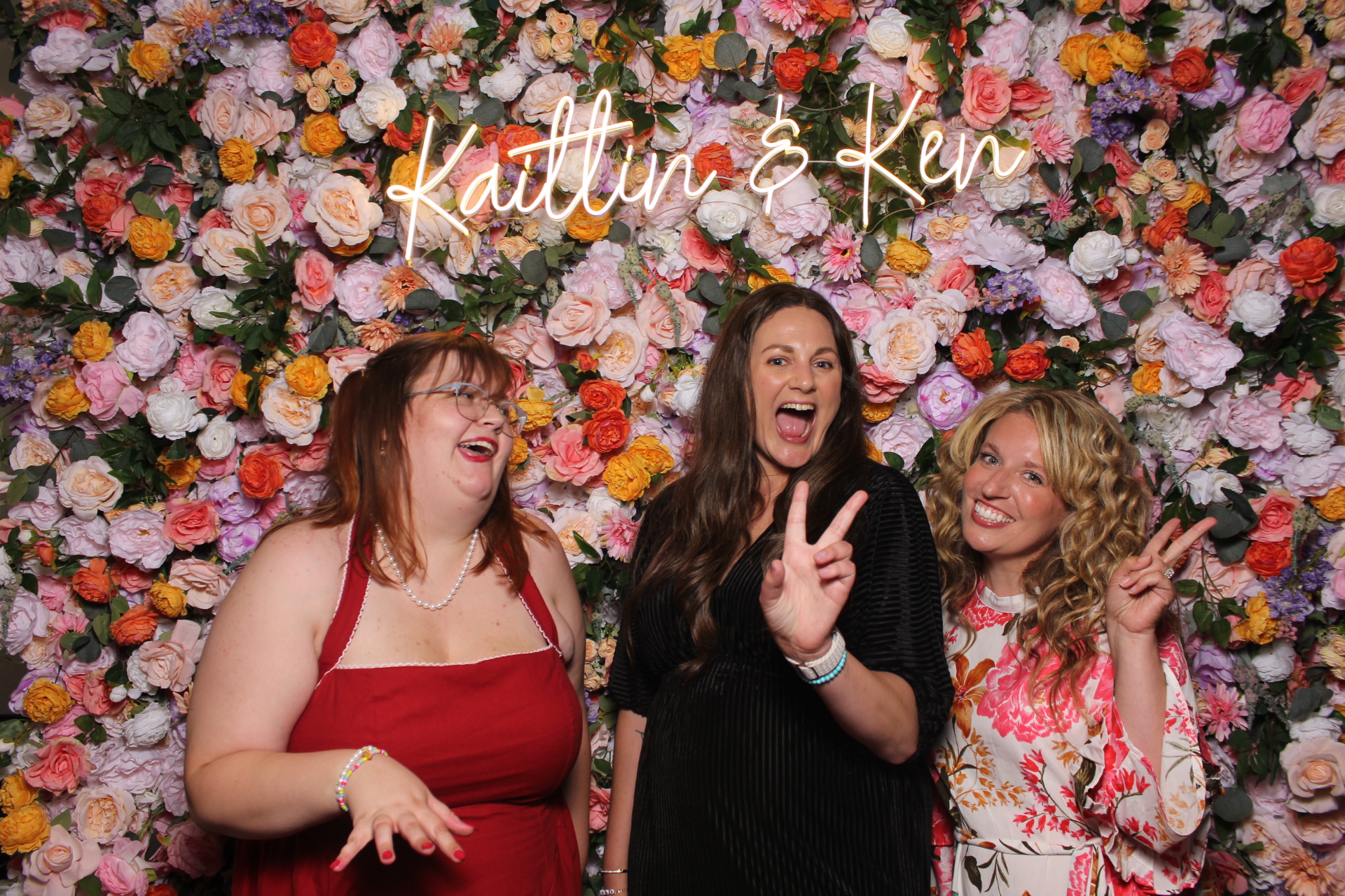 Kaitlin & Ken | View more photos from the event at gallery.photoboothcincy.com/u/PhotoBoothCincy/Kaitlin-Ken