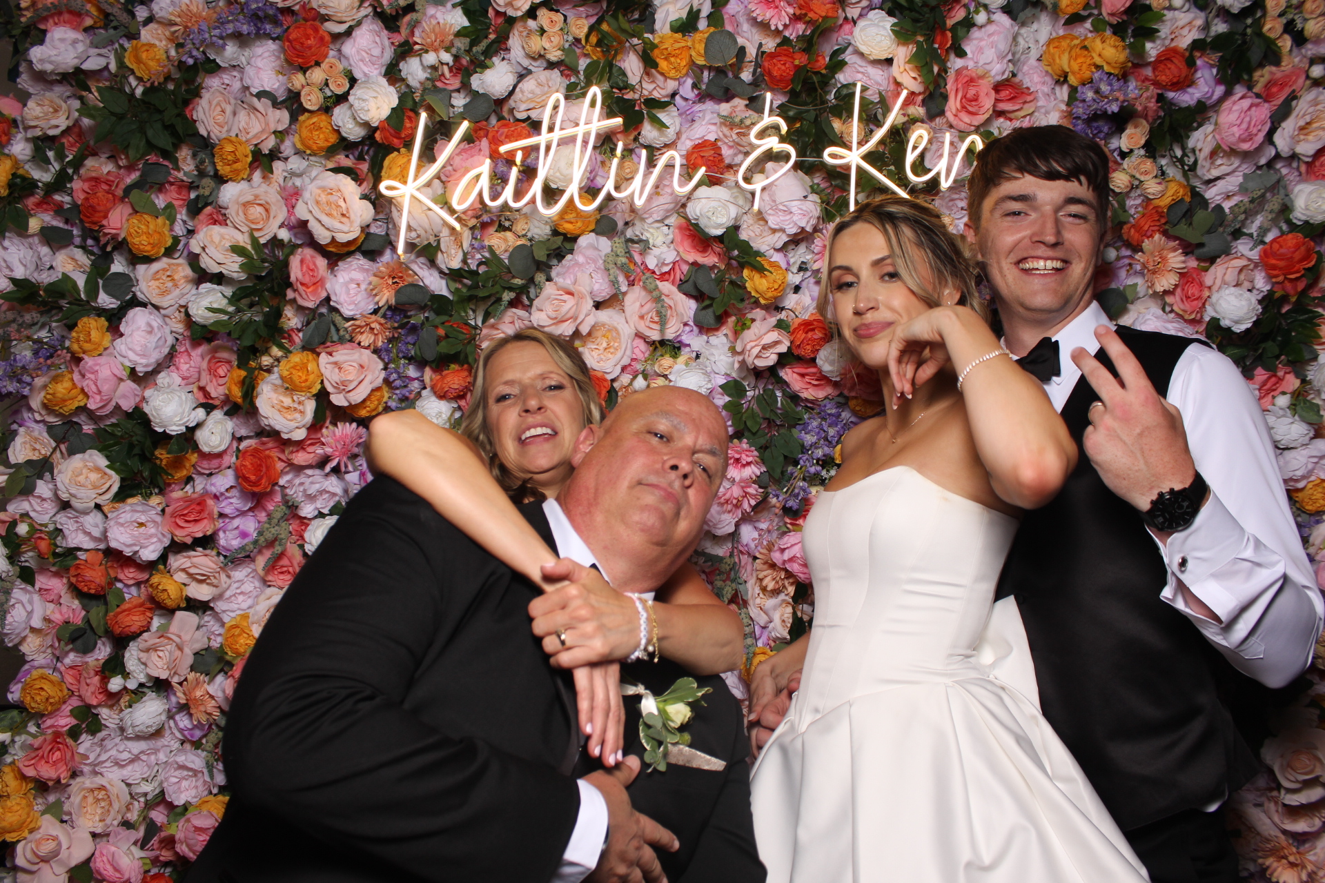 Kaitlin & Ken | View more photos from the event at gallery.photoboothcincy.com/u/PhotoBoothCincy/Kaitlin-Ken