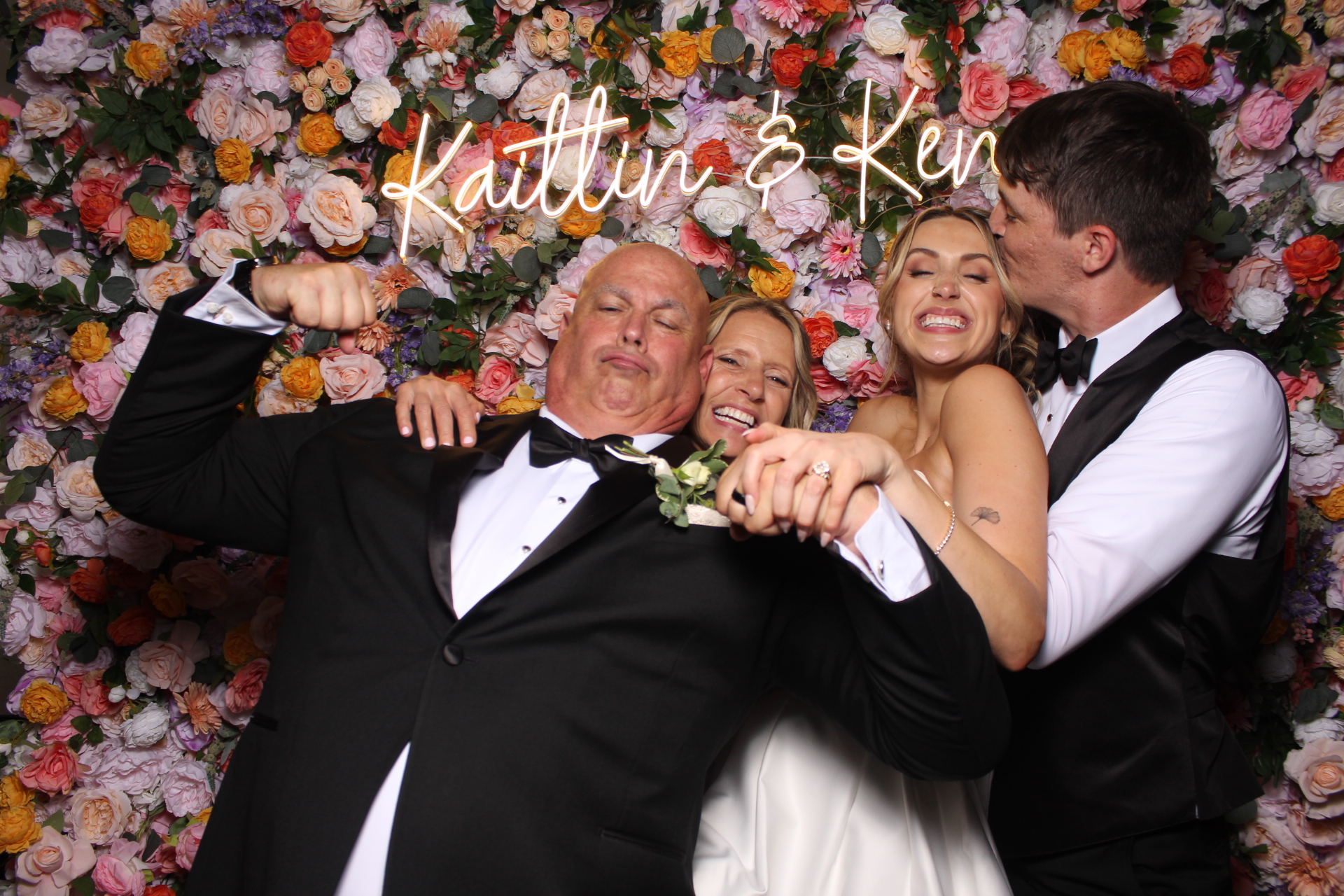 Kaitlin & Ken | View more photos from the event at gallery.photoboothcincy.com/u/PhotoBoothCincy/Kaitlin-Ken