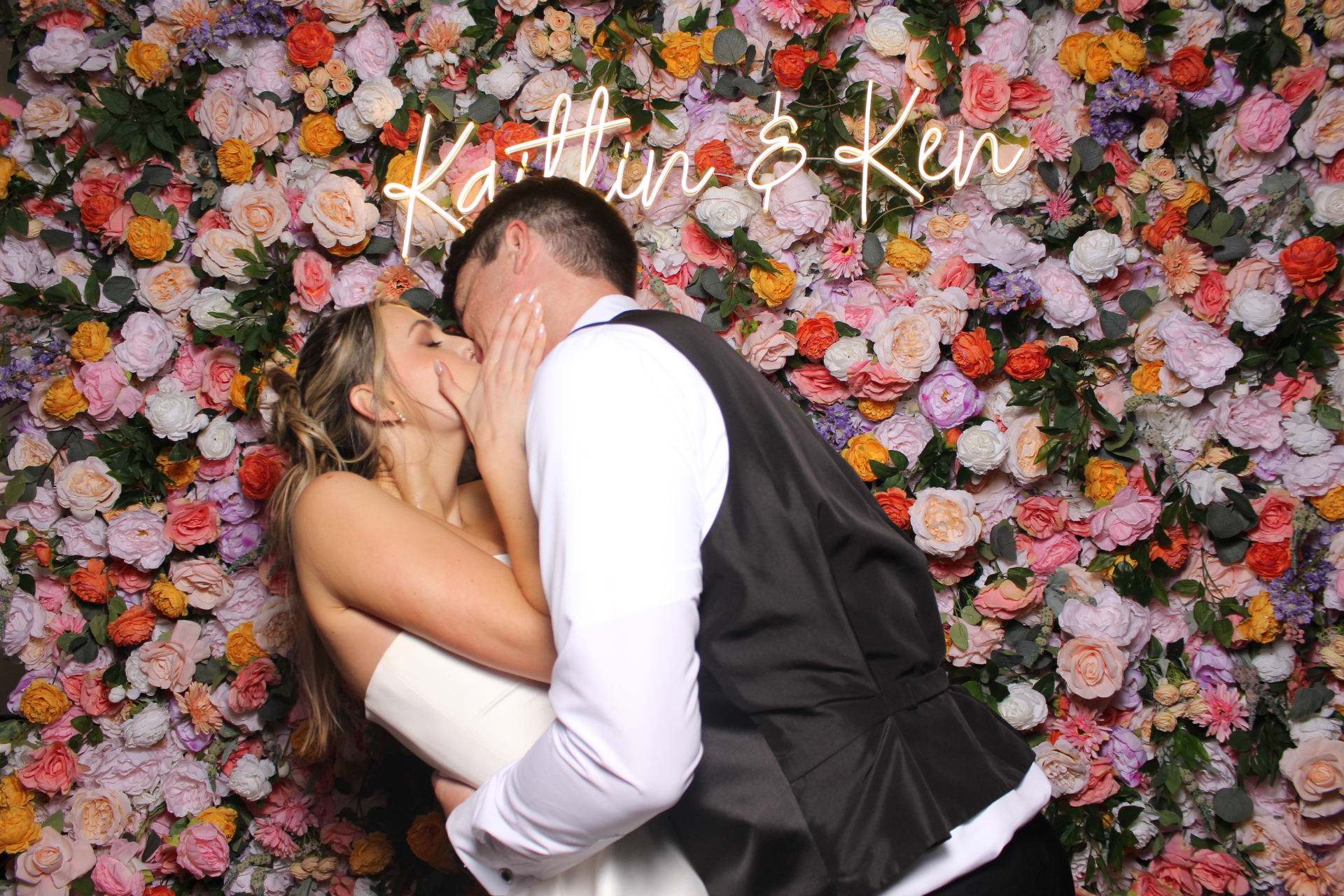 Kaitlin & Ken | View more photos from the event at gallery.photoboothcincy.com/u/PhotoBoothCincy/Kaitlin-Ken