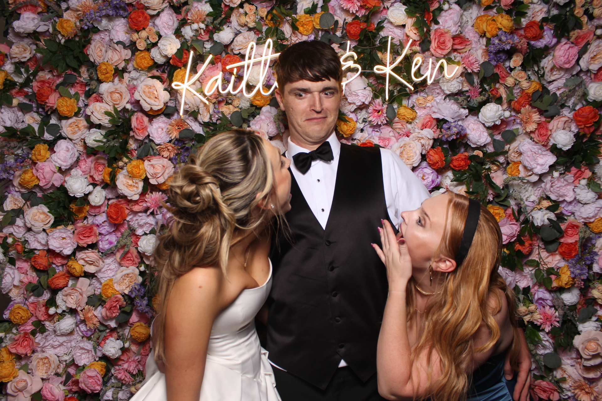 Kaitlin & Ken | View more photos from the event at gallery.photoboothcincy.com/u/PhotoBoothCincy/Kaitlin-Ken