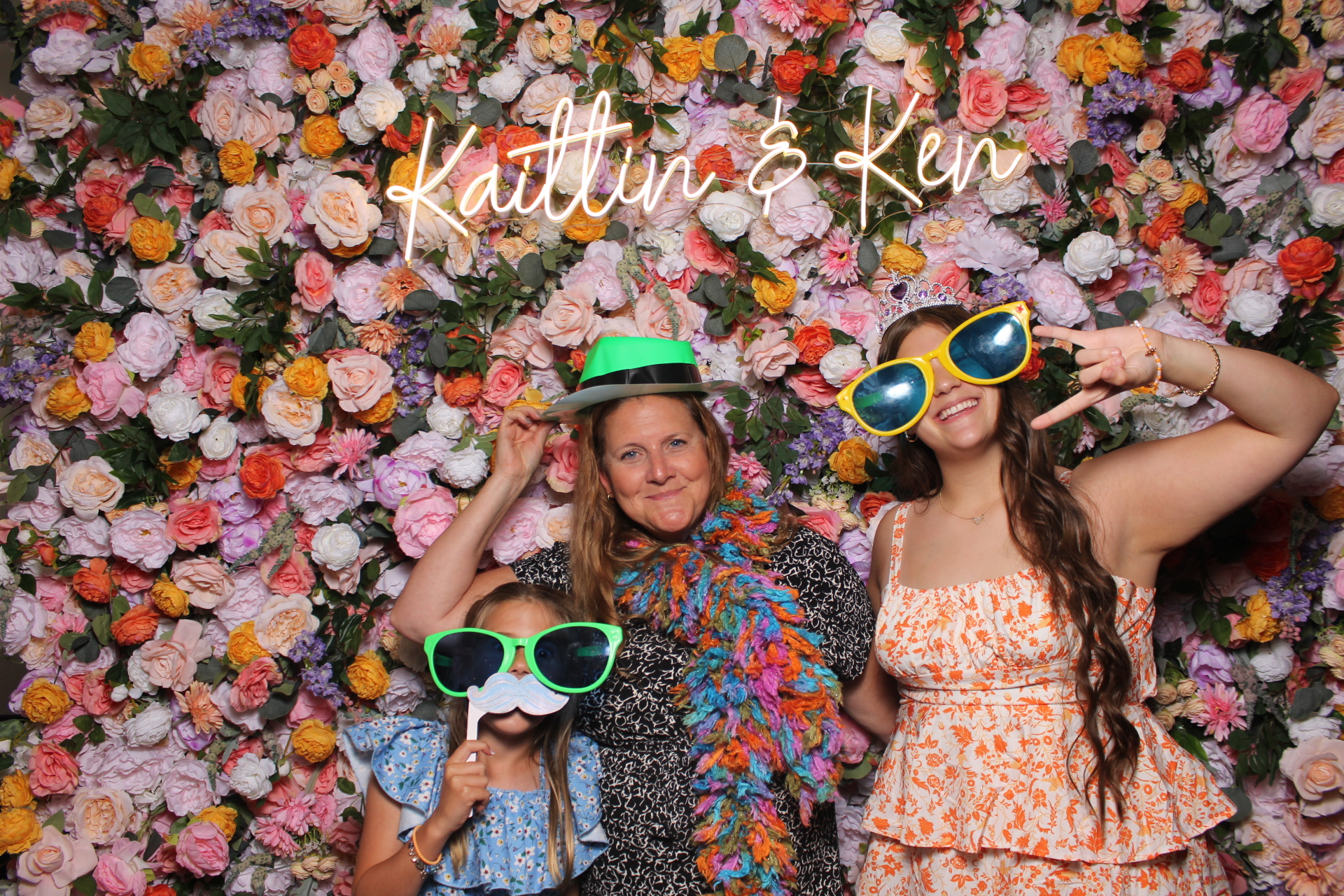 Kaitlin & Ken | View more photos from the event at gallery.photoboothcincy.com/u/PhotoBoothCincy/Kaitlin-Ken