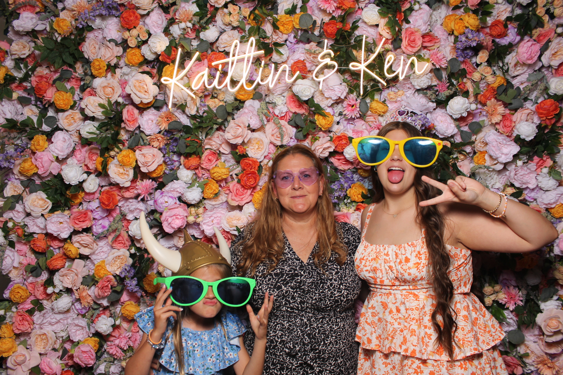Kaitlin & Ken | View more photos from the event at gallery.photoboothcincy.com/u/PhotoBoothCincy/Kaitlin-Ken