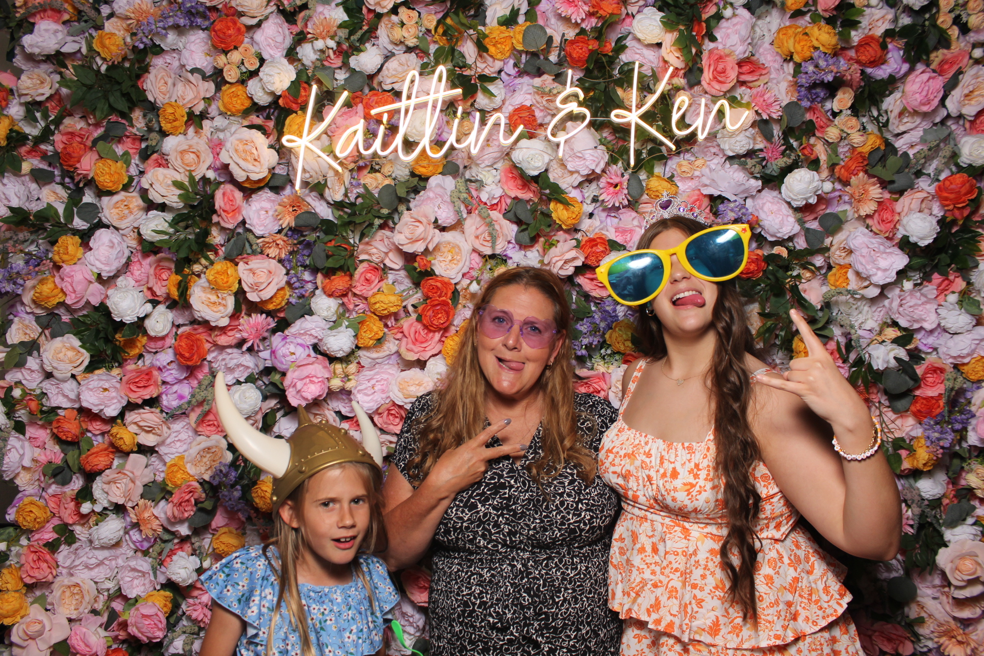 Kaitlin & Ken | View more photos from the event at gallery.photoboothcincy.com/u/PhotoBoothCincy/Kaitlin-Ken