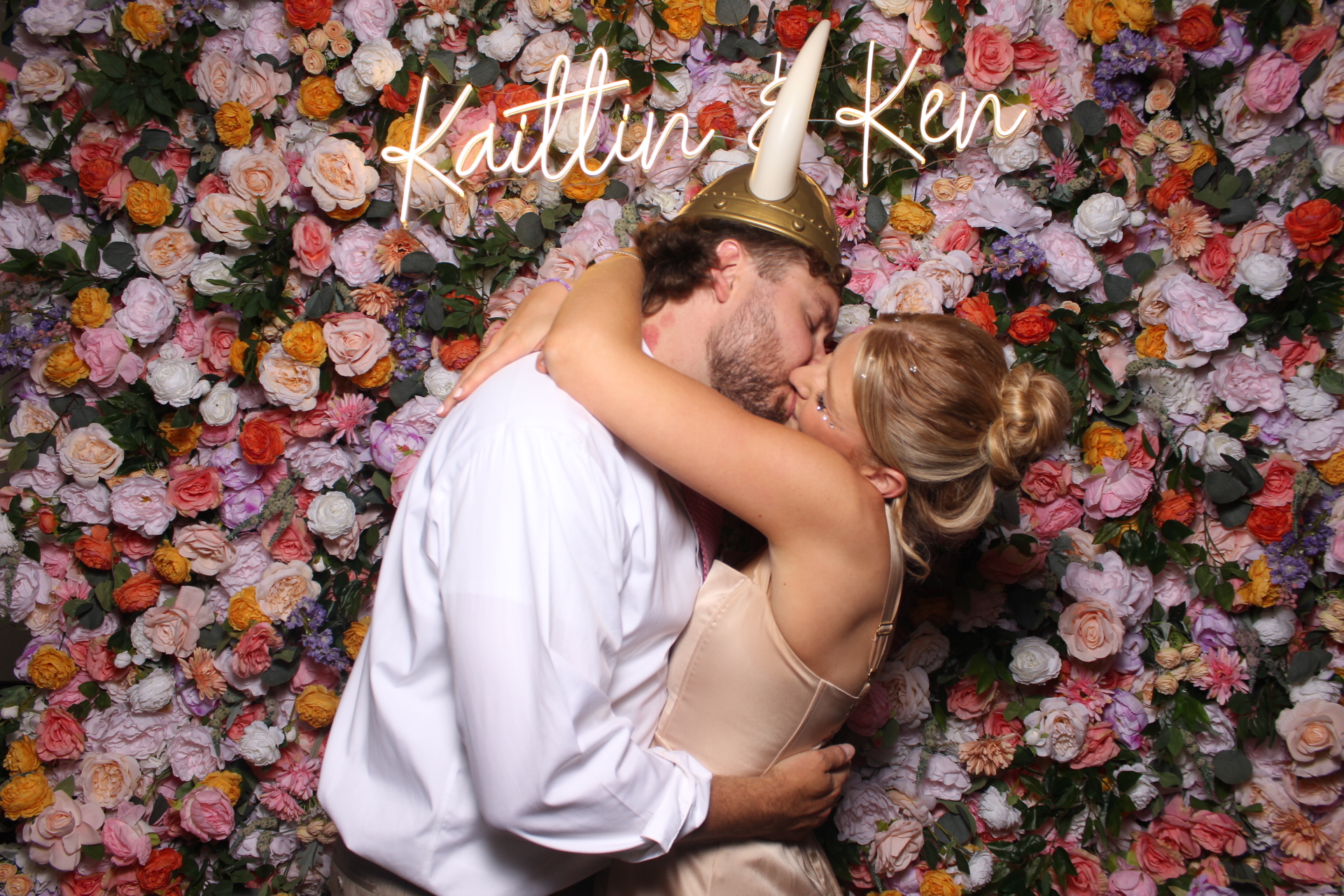 Kaitlin & Ken | View more photos from the event at gallery.photoboothcincy.com/u/PhotoBoothCincy/Kaitlin-Ken