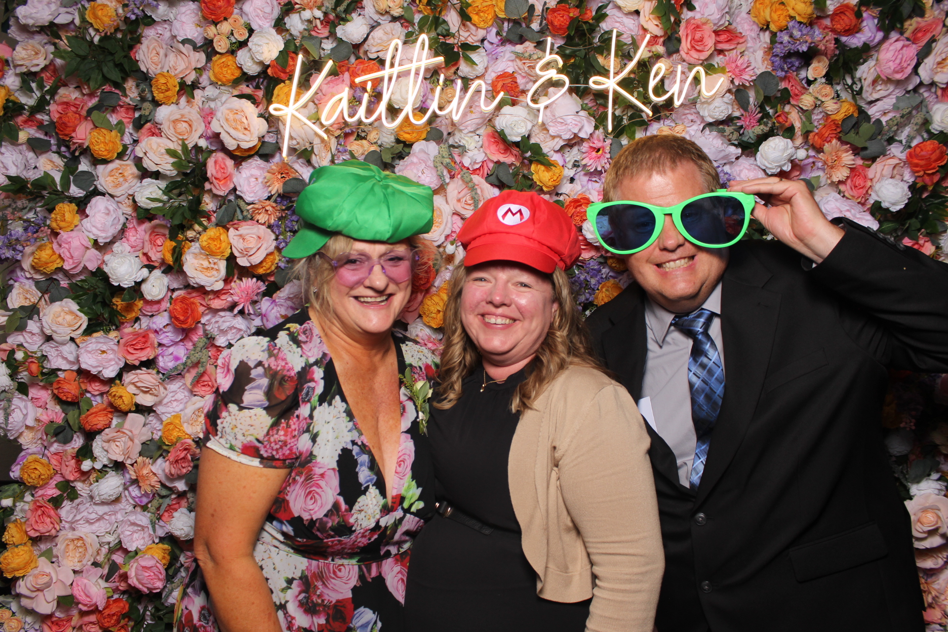 Kaitlin & Ken | View more photos from the event at gallery.photoboothcincy.com/u/PhotoBoothCincy/Kaitlin-Ken