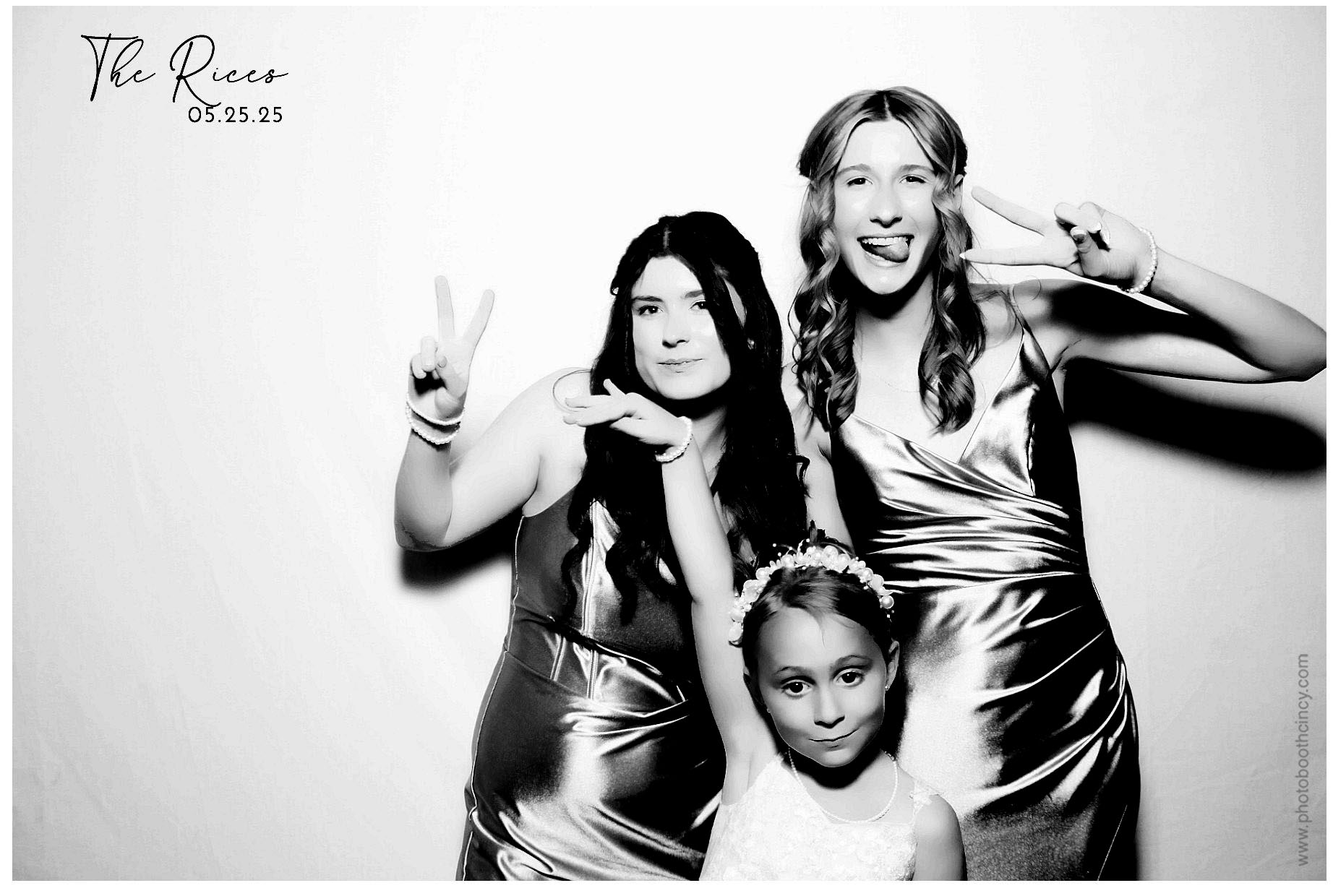 Kathleen & Chad | View more photos from the event at gallery.photoboothcincy.com/u/PhotoBoothCincy/Kathleen-Chad