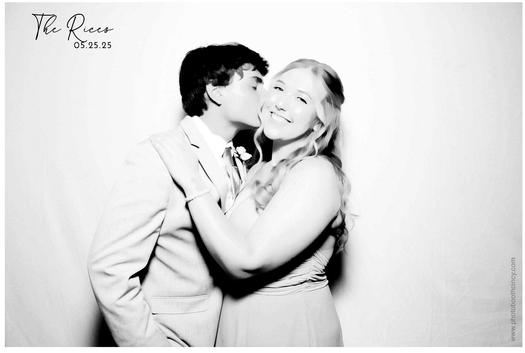 Kathleen & Chad | View more photos from the event at gallery.photoboothcincy.com/u/PhotoBoothCincy/Kathleen-Chad