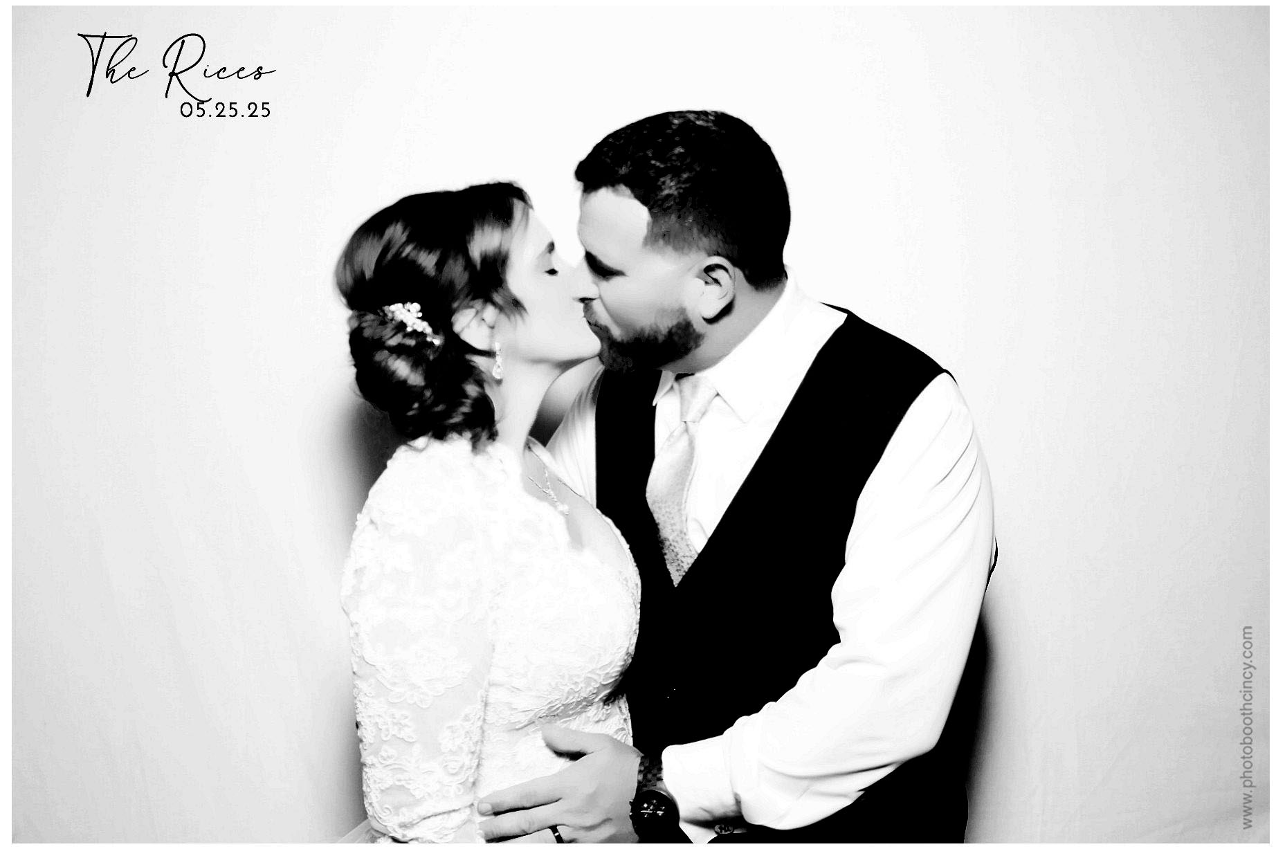 Kathleen & Chad | View more photos from the event at gallery.photoboothcincy.com/u/PhotoBoothCincy/Kathleen-Chad