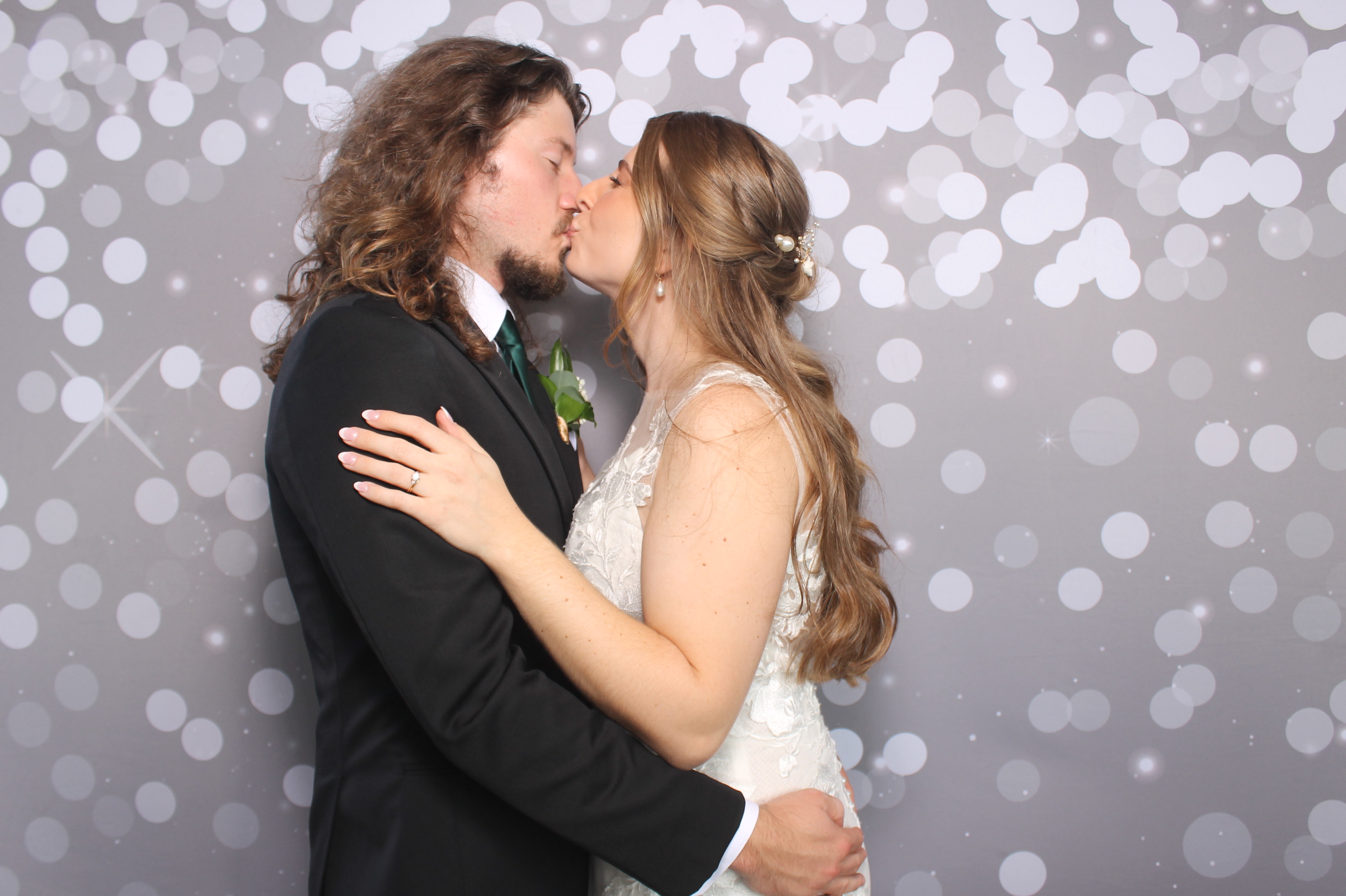 Kelsey & Christian | View more photos from the event at gallery.photoboothcincy.com/u/PhotoBoothCincy/Kelsey-Christian