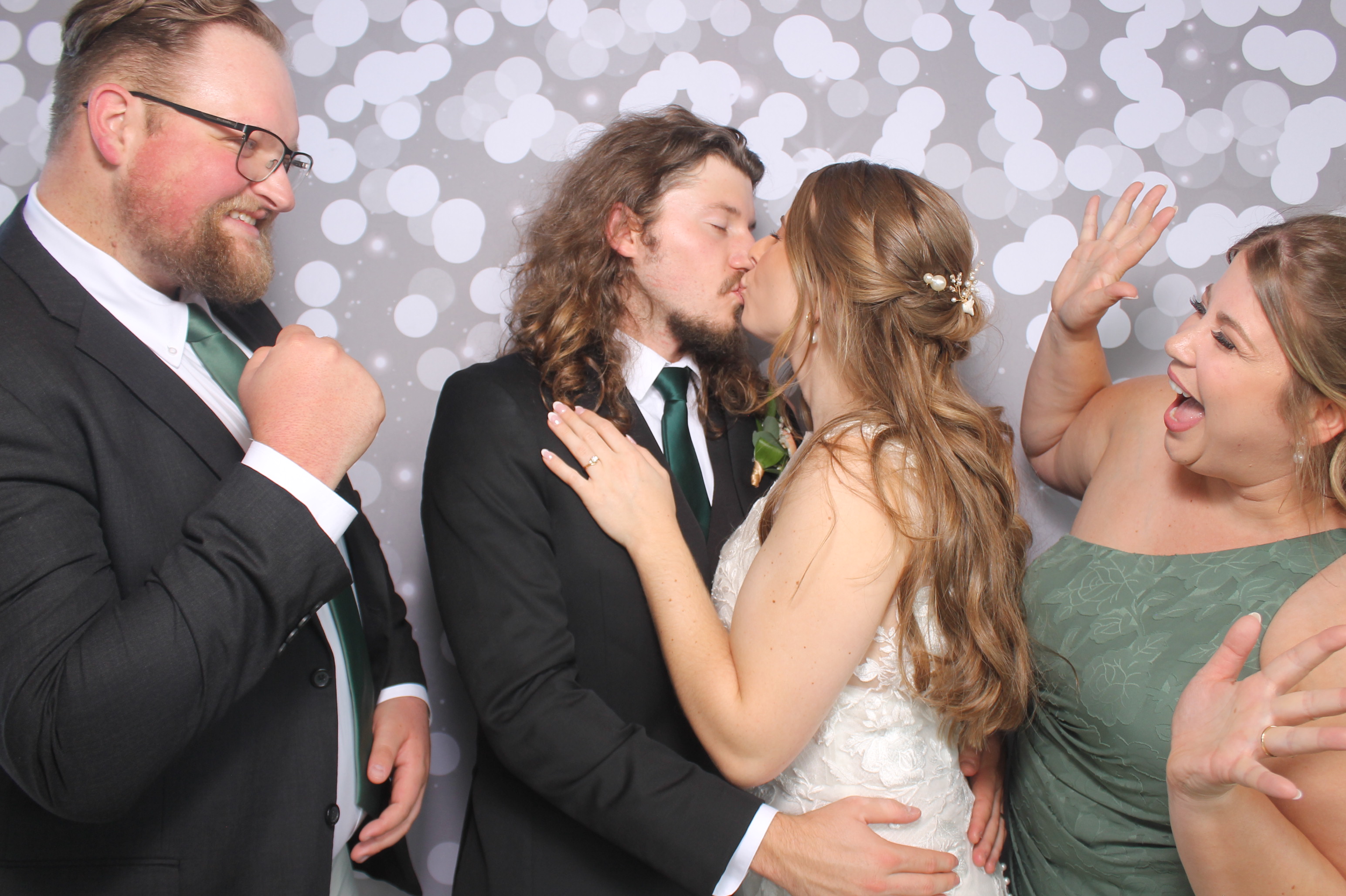 Kelsey & Christian | View more photos from the event at gallery.photoboothcincy.com/u/PhotoBoothCincy/Kelsey-Christian