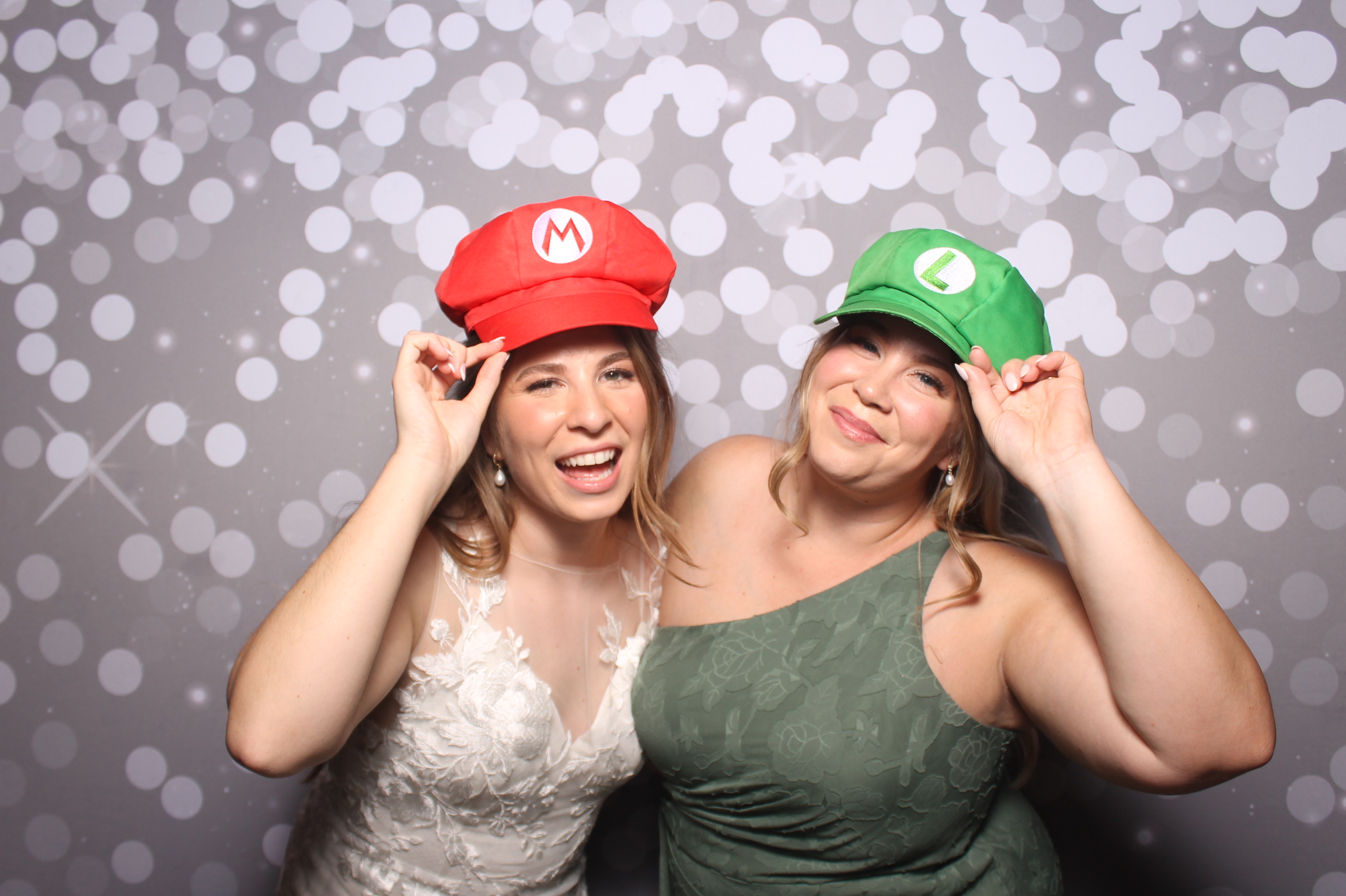 Kelsey & Christian | View more photos from the event at gallery.photoboothcincy.com/u/PhotoBoothCincy/Kelsey-Christian