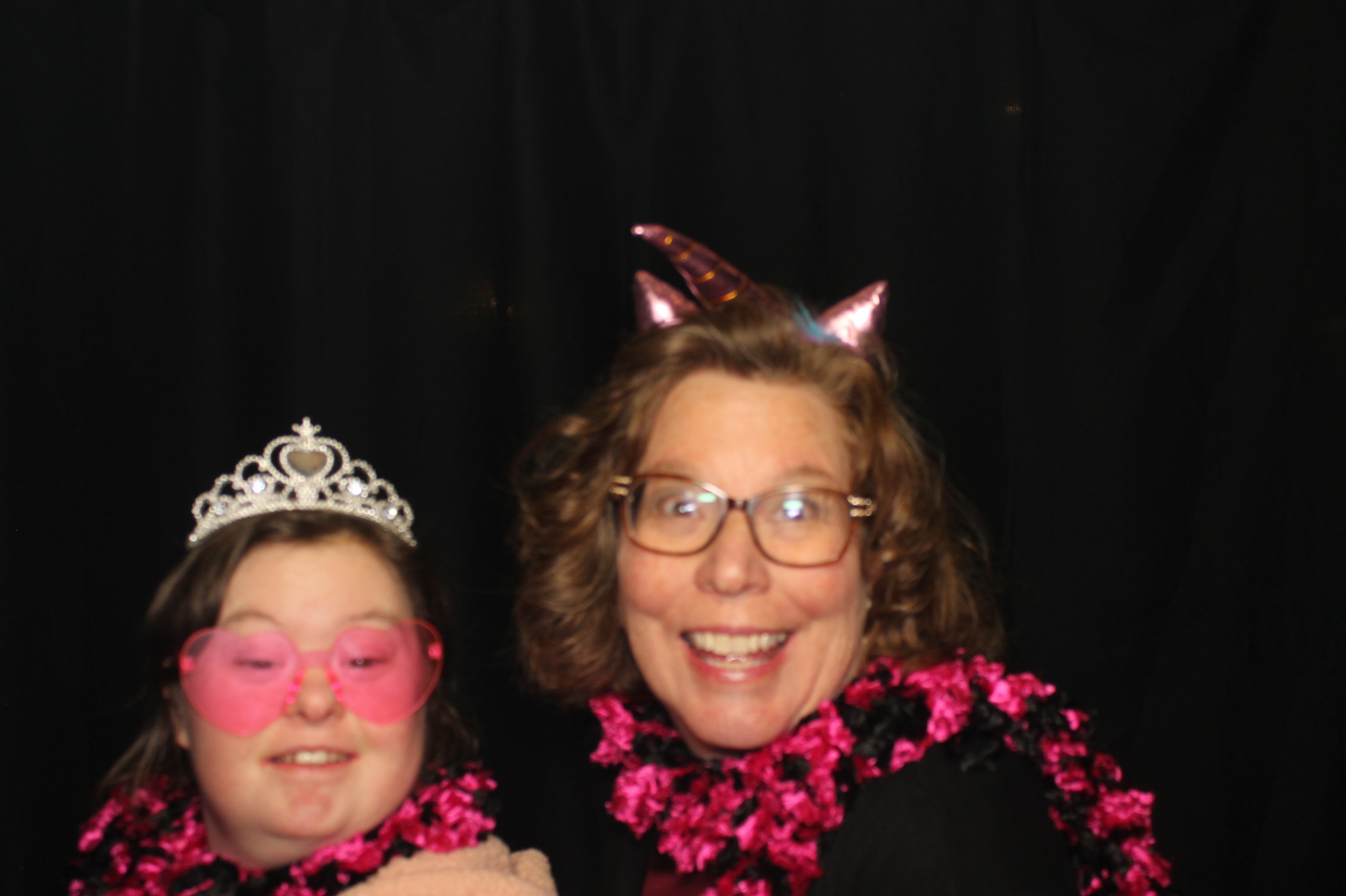 Kittyhawk AOC Christmas | View more photos from the event at gallery.photoboothcincy.com/u/PhotoBoothCincy/Kittyhawk-AOC-Christmas
