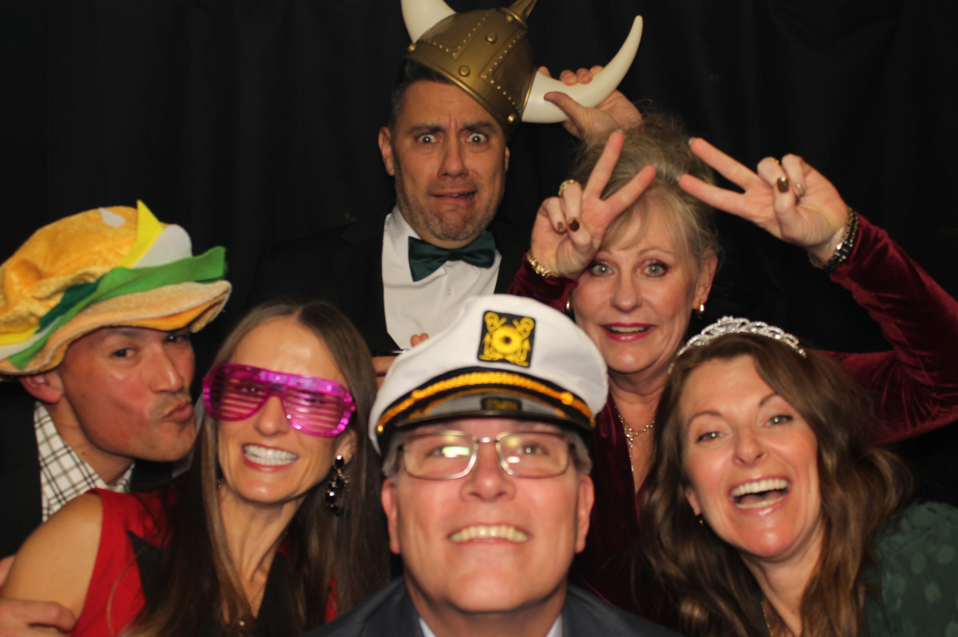 Kittyhawk AOC Christmas | View more photos from the event at gallery.photoboothcincy.com/u/PhotoBoothCincy/Kittyhawk-AOC-Christmas