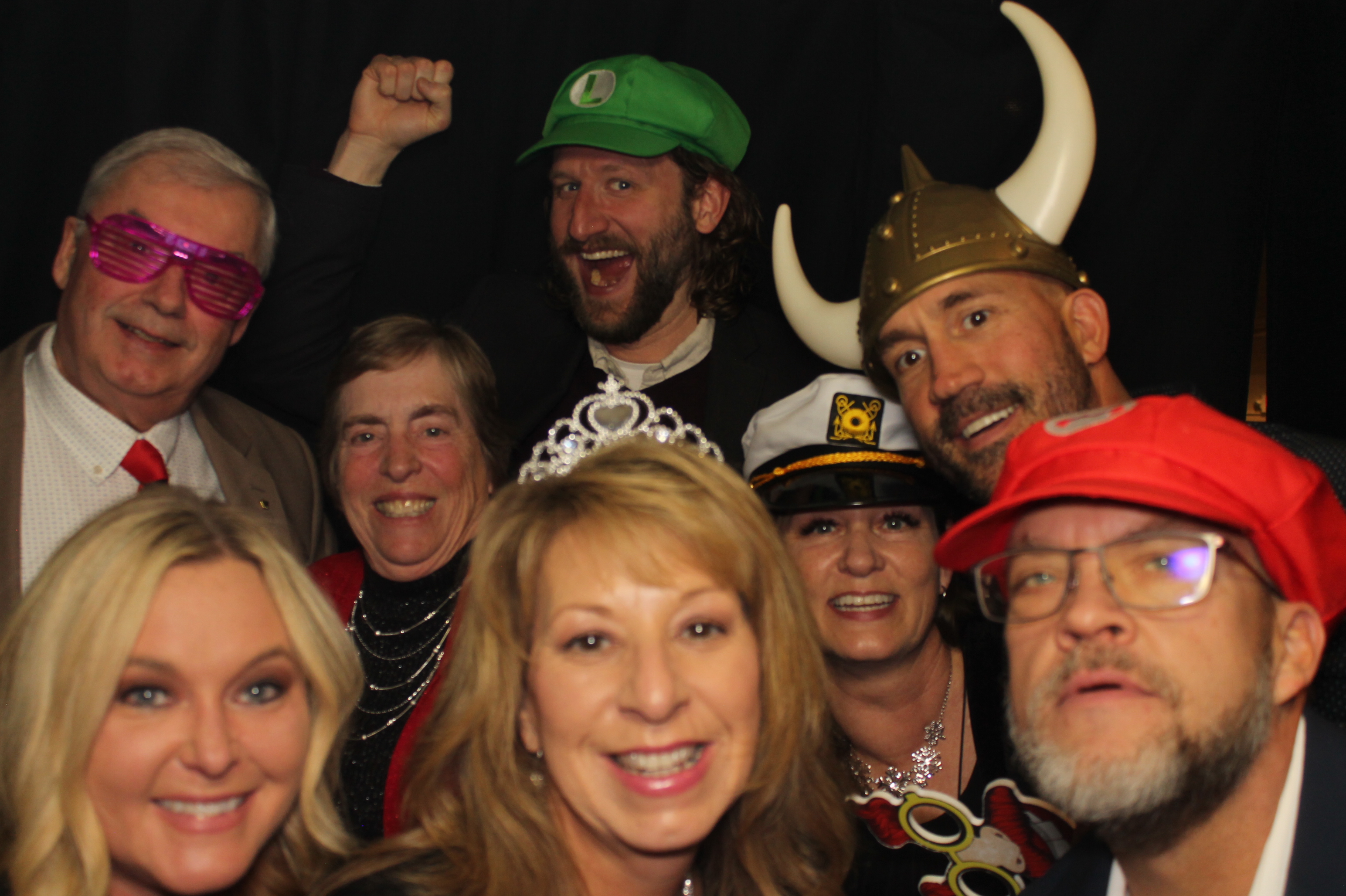 Kittyhawk AOC Christmas | View more photos from the event at gallery.photoboothcincy.com/u/PhotoBoothCincy/Kittyhawk-AOC-Christmas