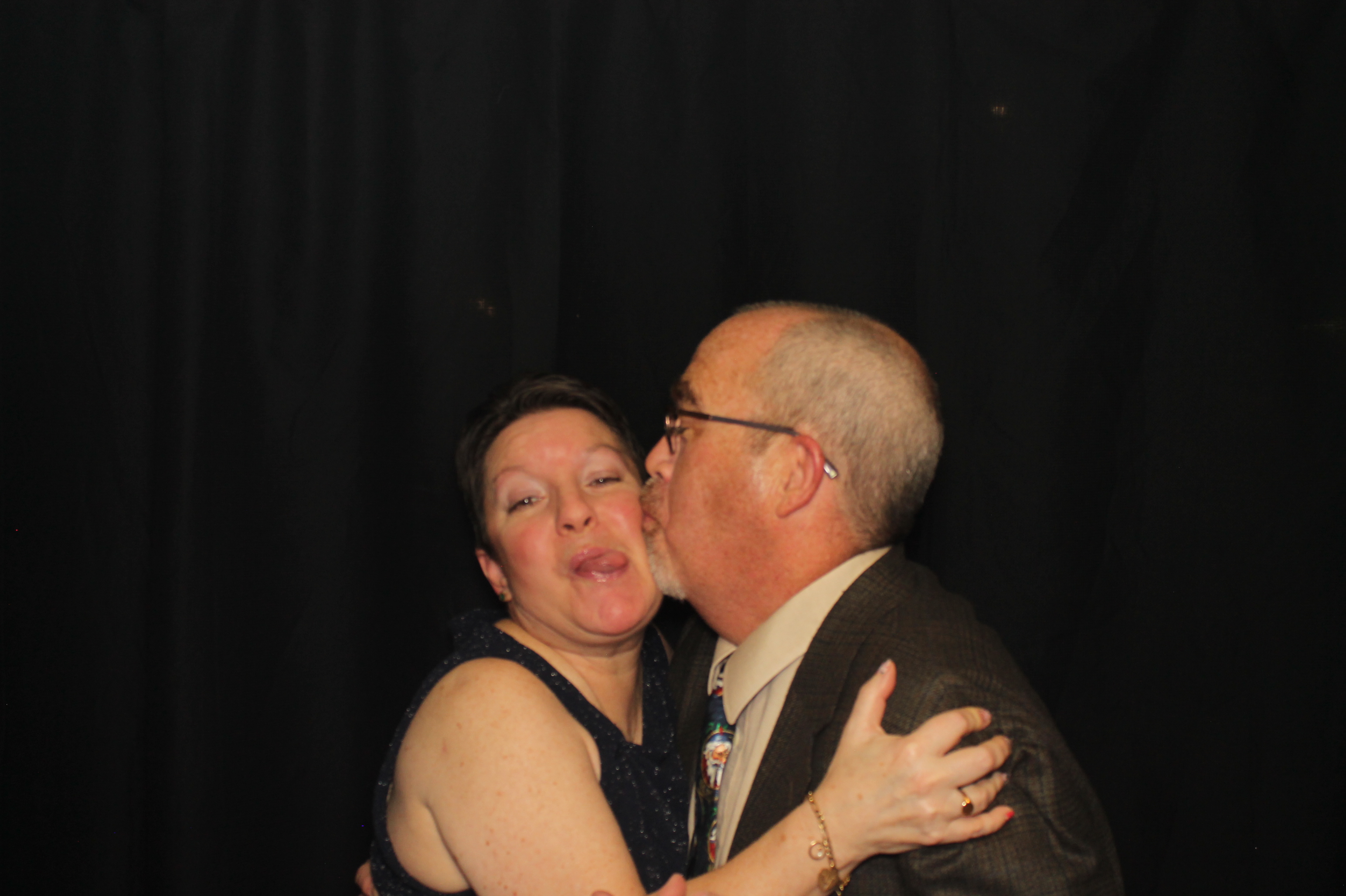 Kittyhawk AOC Christmas | View more photos from the event at gallery.photoboothcincy.com/u/PhotoBoothCincy/Kittyhawk-AOC-Christmas