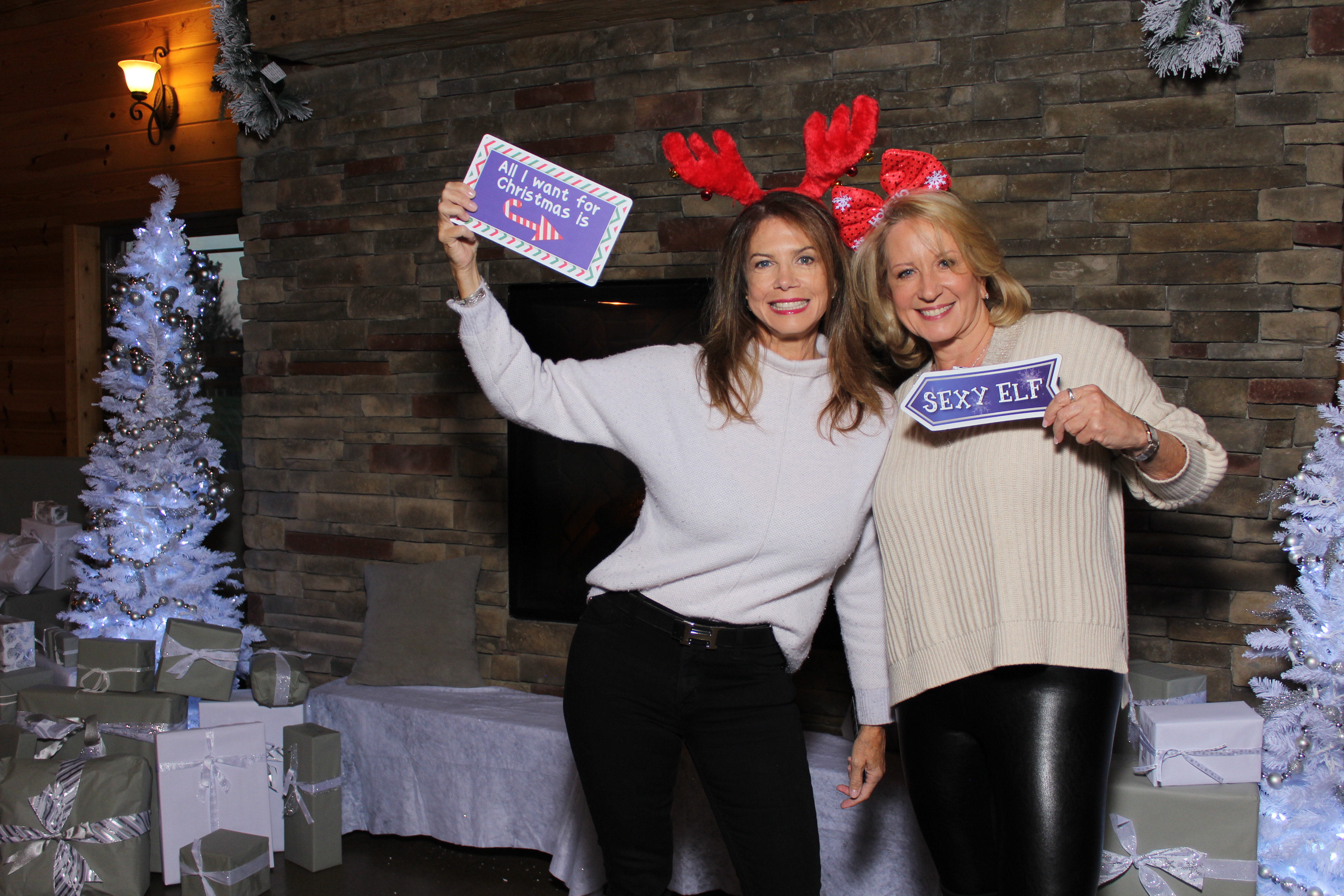 Lahlouh Holiday Party | View more photos from the event at gallery.photoboothcincy.com/u/PhotoBoothCincy/Lahlouh-Holiday-Party-0