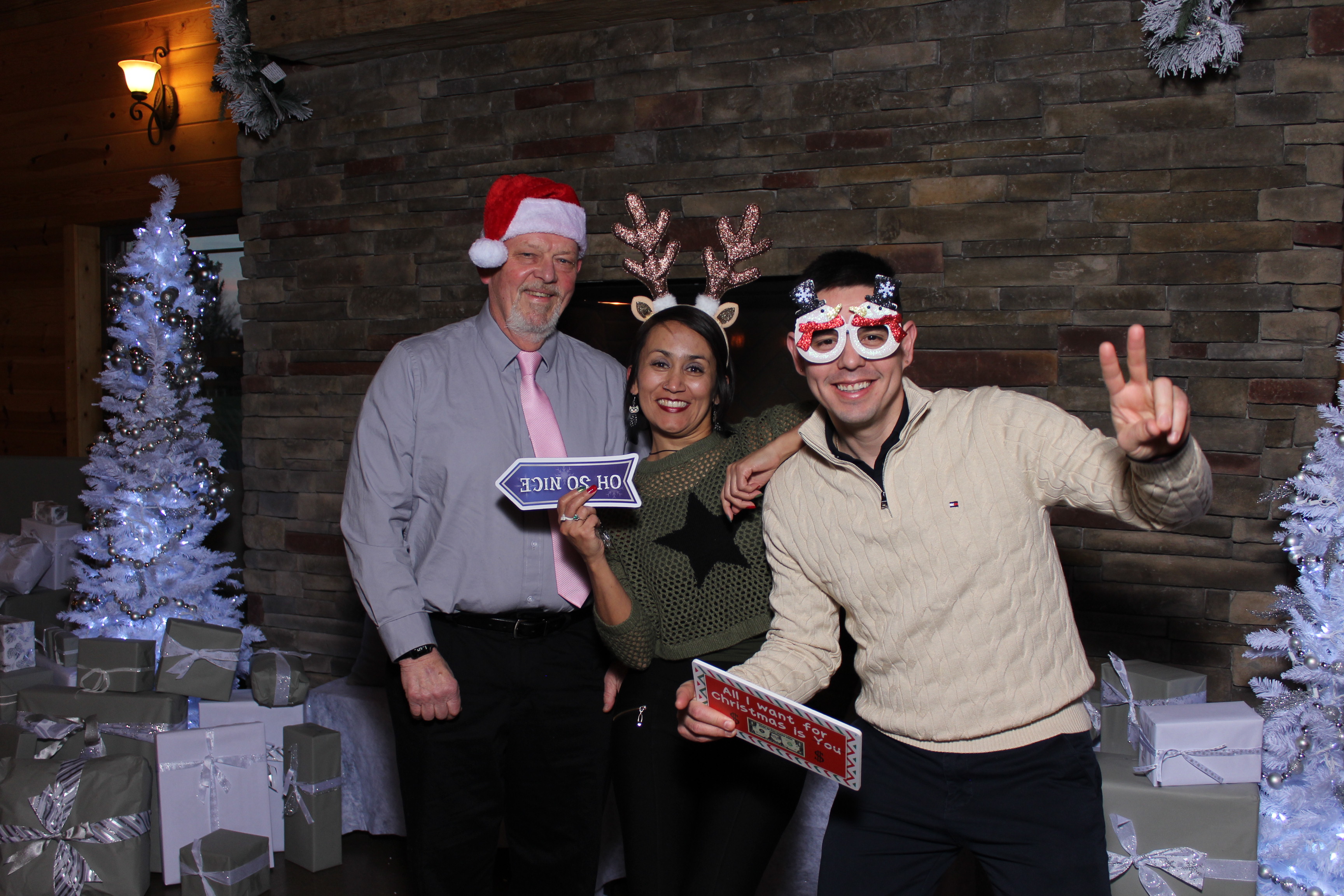 Lahlouh Holiday Party | View more photos from the event at gallery.photoboothcincy.com/u/PhotoBoothCincy/Lahlouh-Holiday-Party-0
