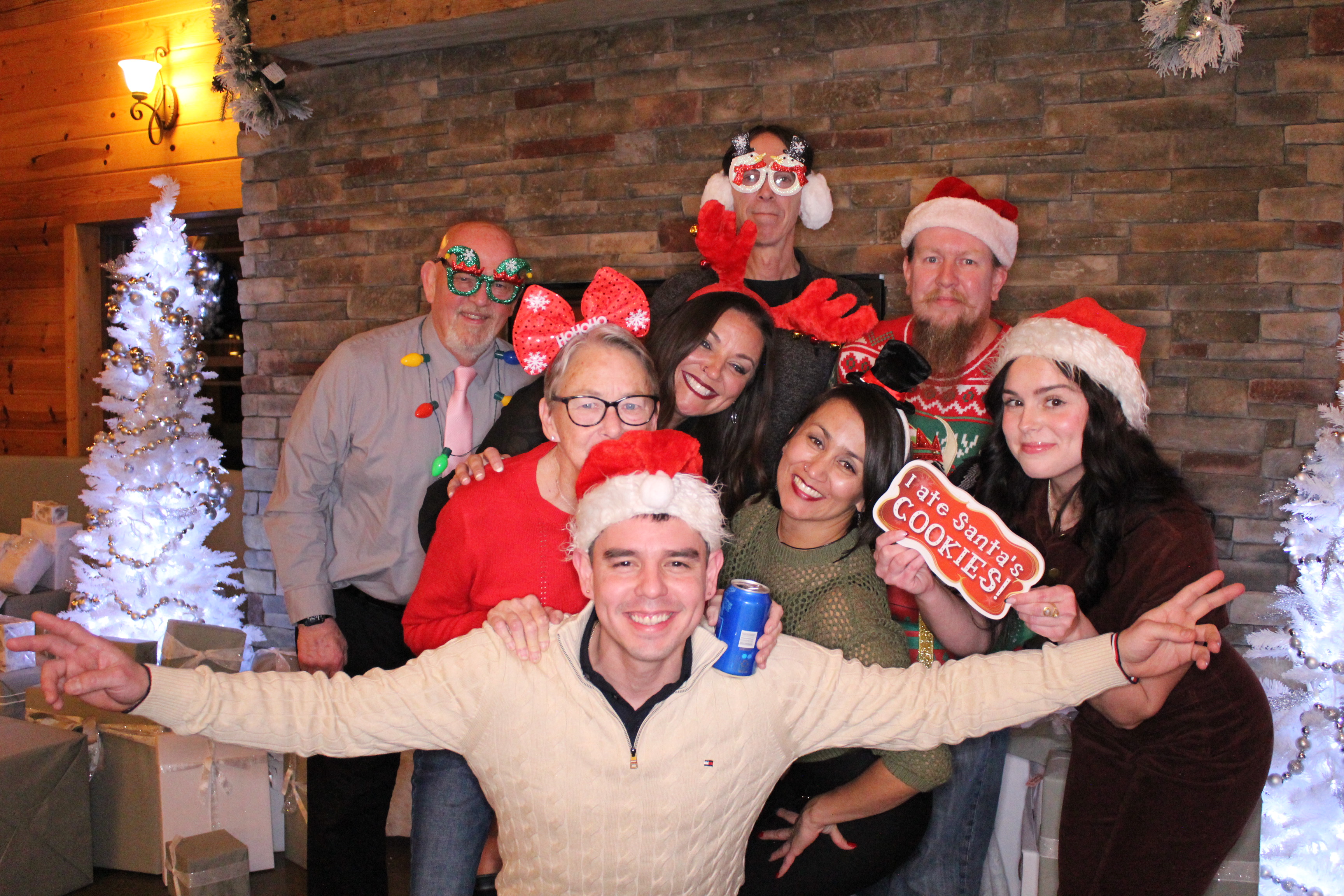 Lahlouh Holiday Party | View more photos from the event at gallery.photoboothcincy.com/u/PhotoBoothCincy/Lahlouh-Holiday-Party-0