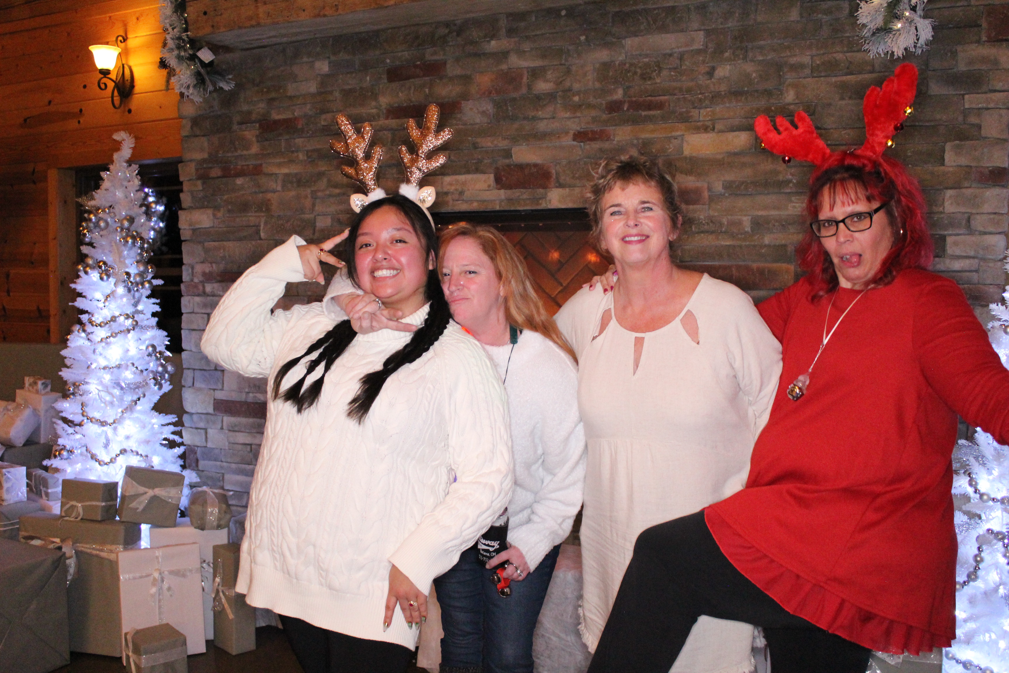 Lahlouh Holiday Party | View more photos from the event at gallery.photoboothcincy.com/u/PhotoBoothCincy/Lahlouh-Holiday-Party-0
