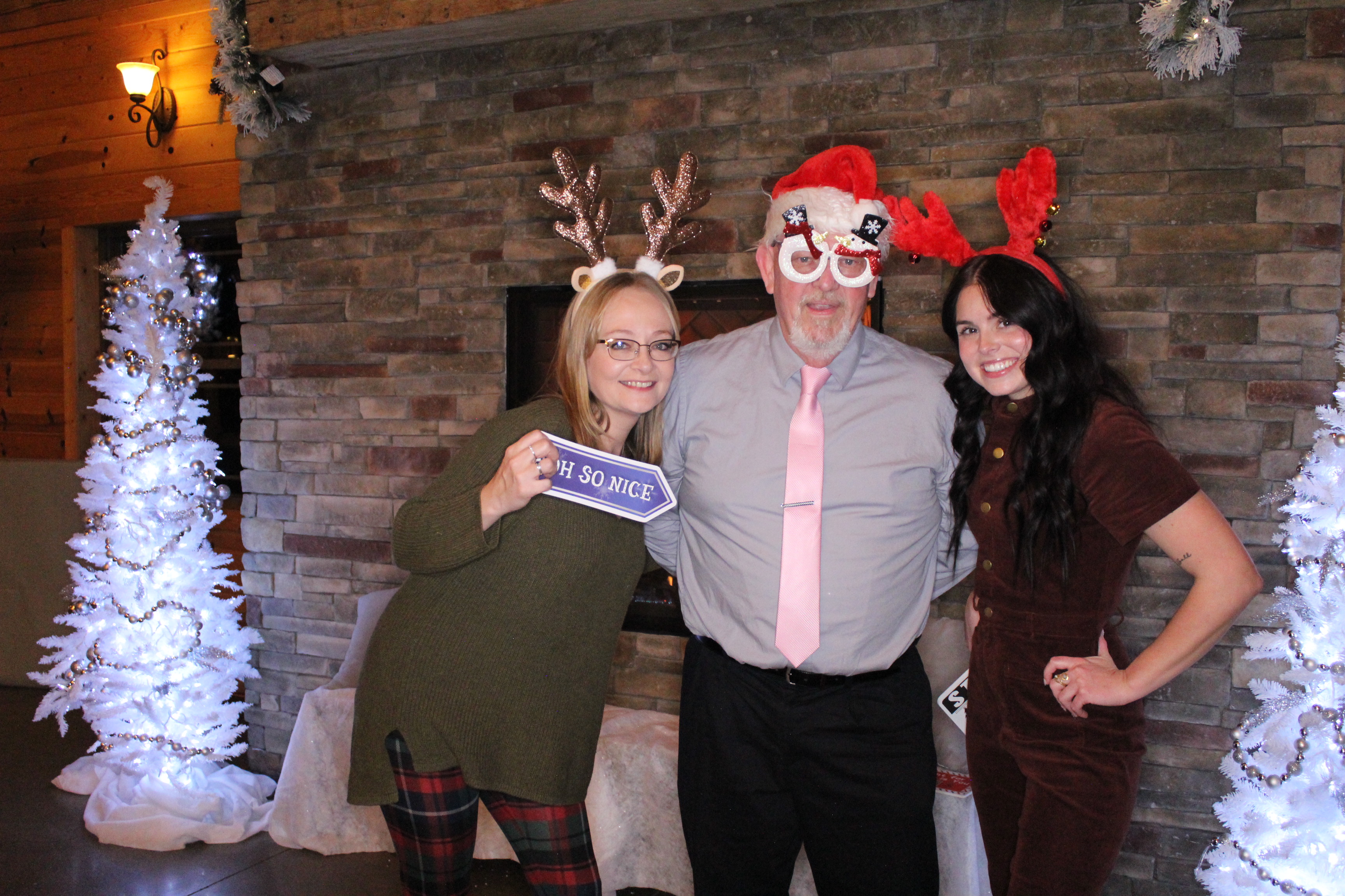 Lahlouh Holiday Party | View more photos from the event at gallery.photoboothcincy.com/u/PhotoBoothCincy/Lahlouh-Holiday-Party-0
